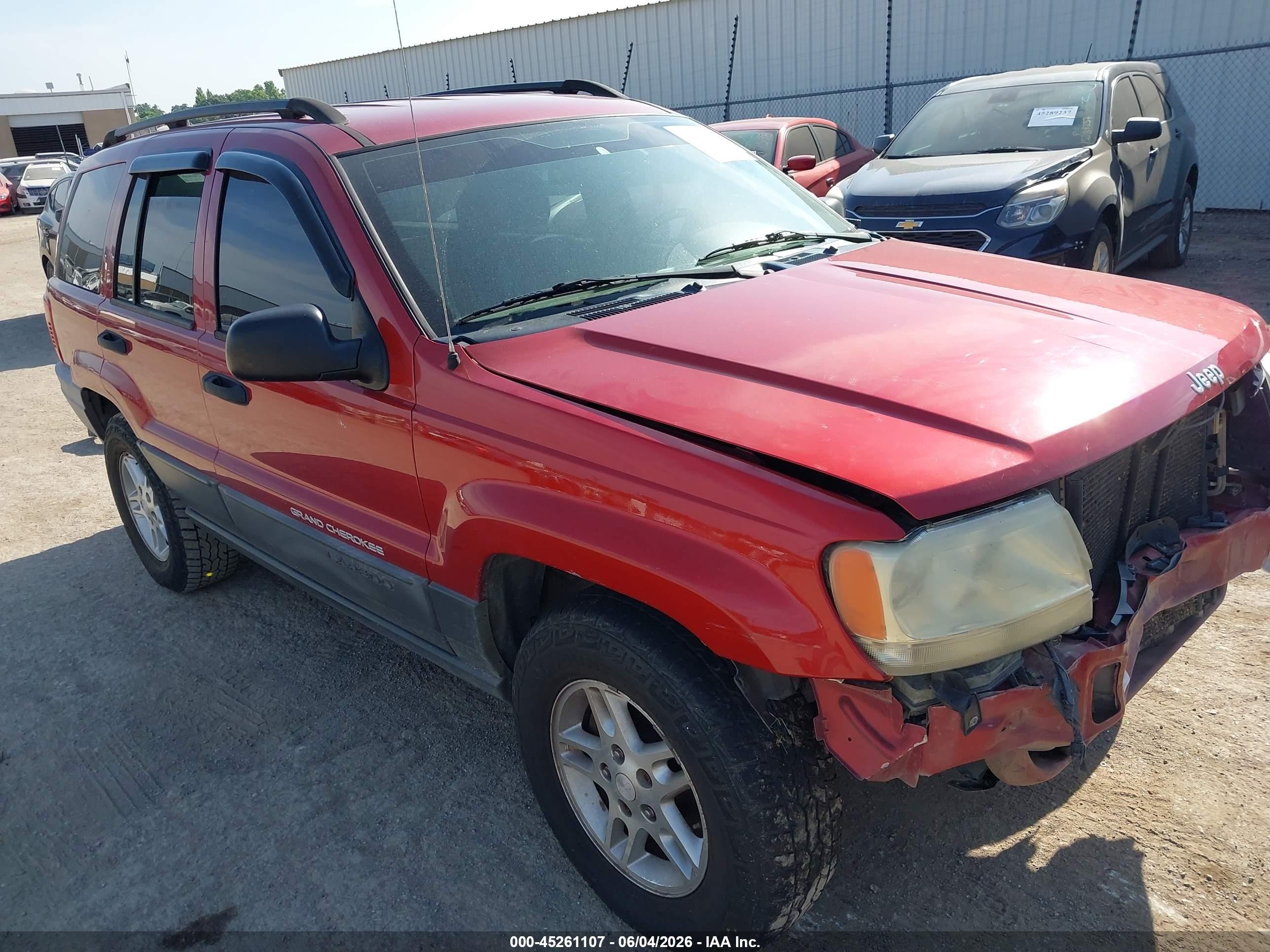 2004 Jeep Grand Cherokee Laredo, VIN 1J4GW48S44C162643 — Front end