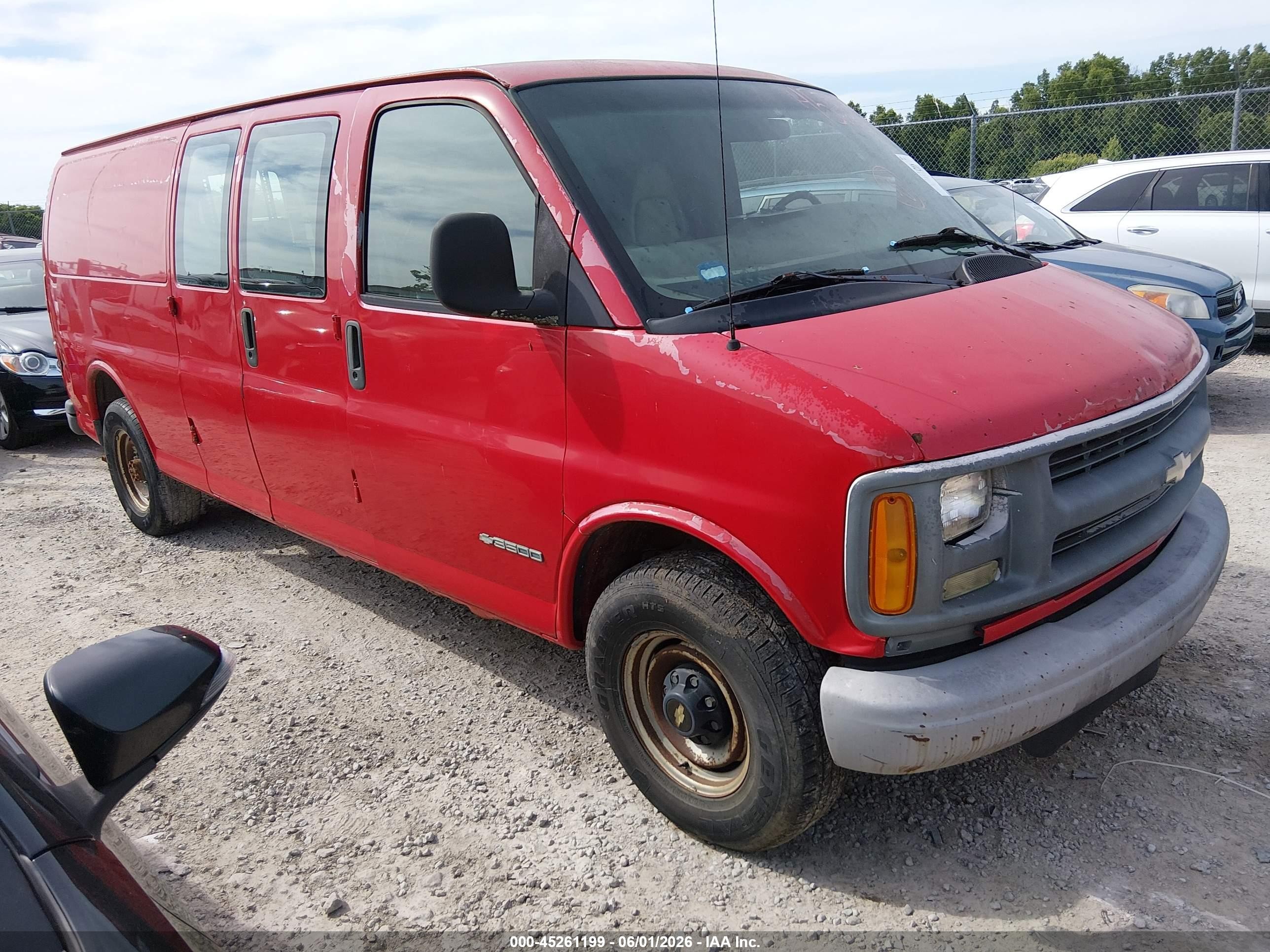 2002 Chevrolet Express, VIN 1GCHG39R921130454 — Normal wear