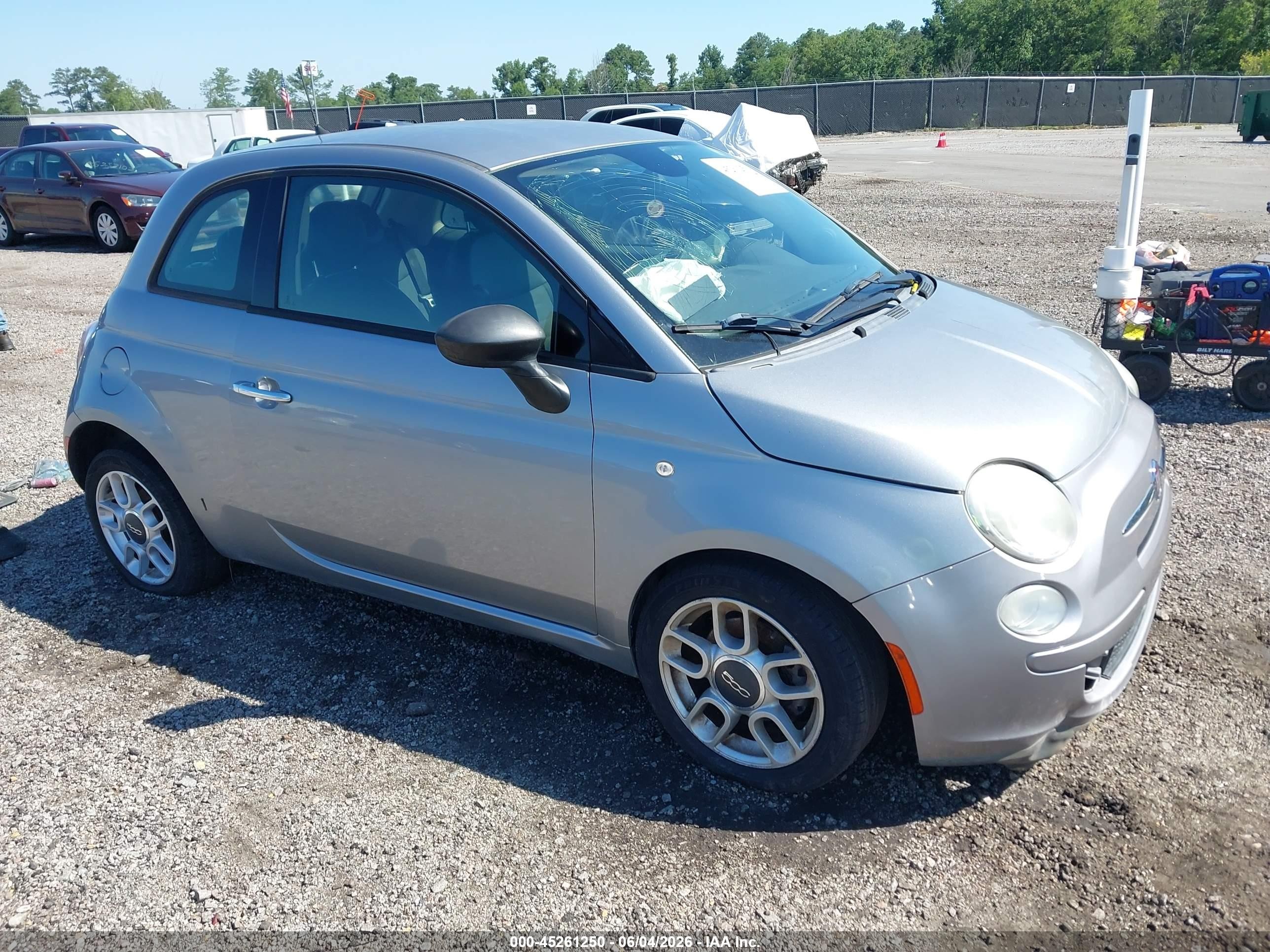 2015 FIAT 500 Pop, VIN 3C3CFFAR4FT586049 — Front end