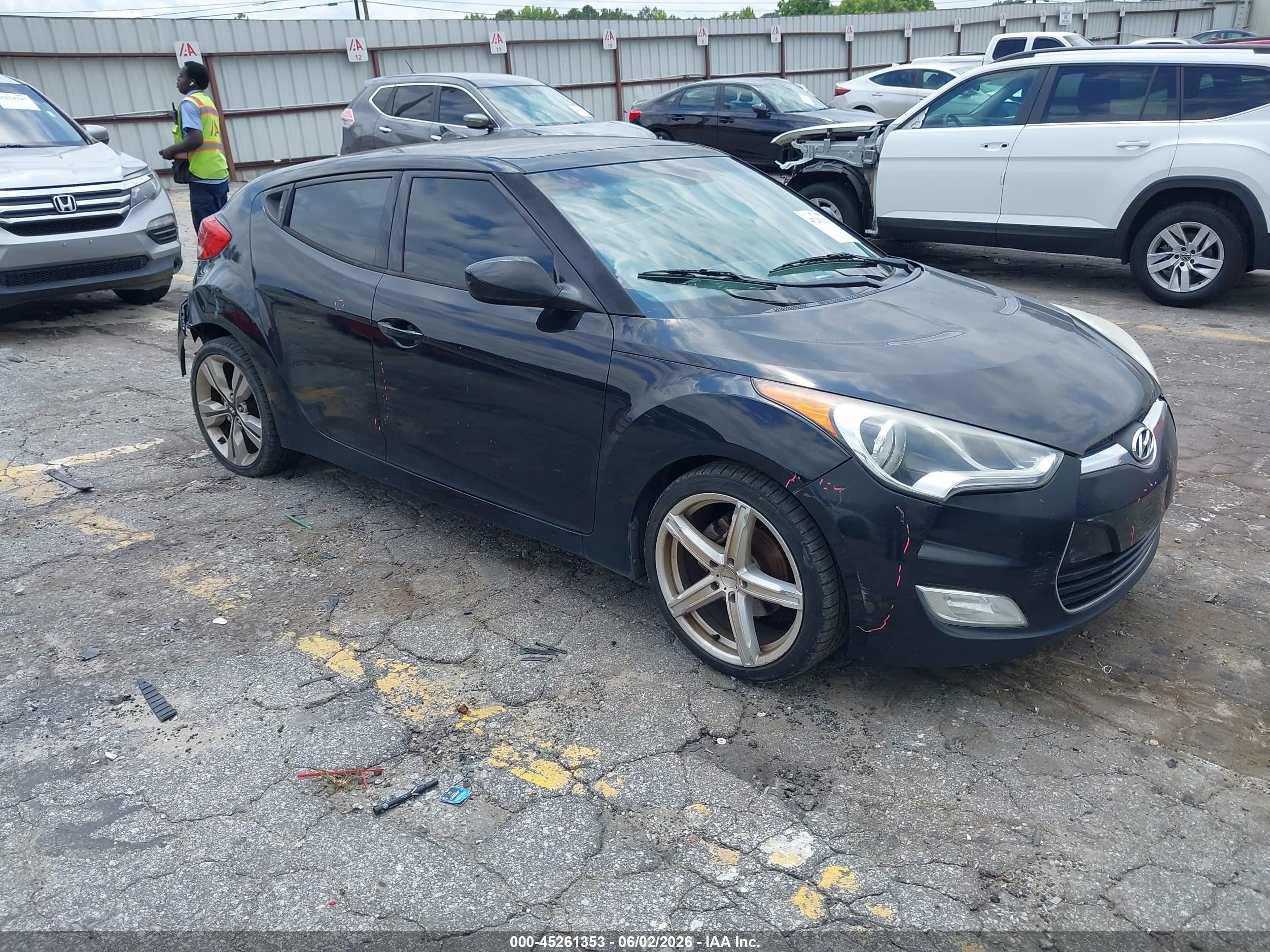 2012 Hyundai Veloster w/Black Int, VIN KMHTC6AD4CU052796 — Rear end