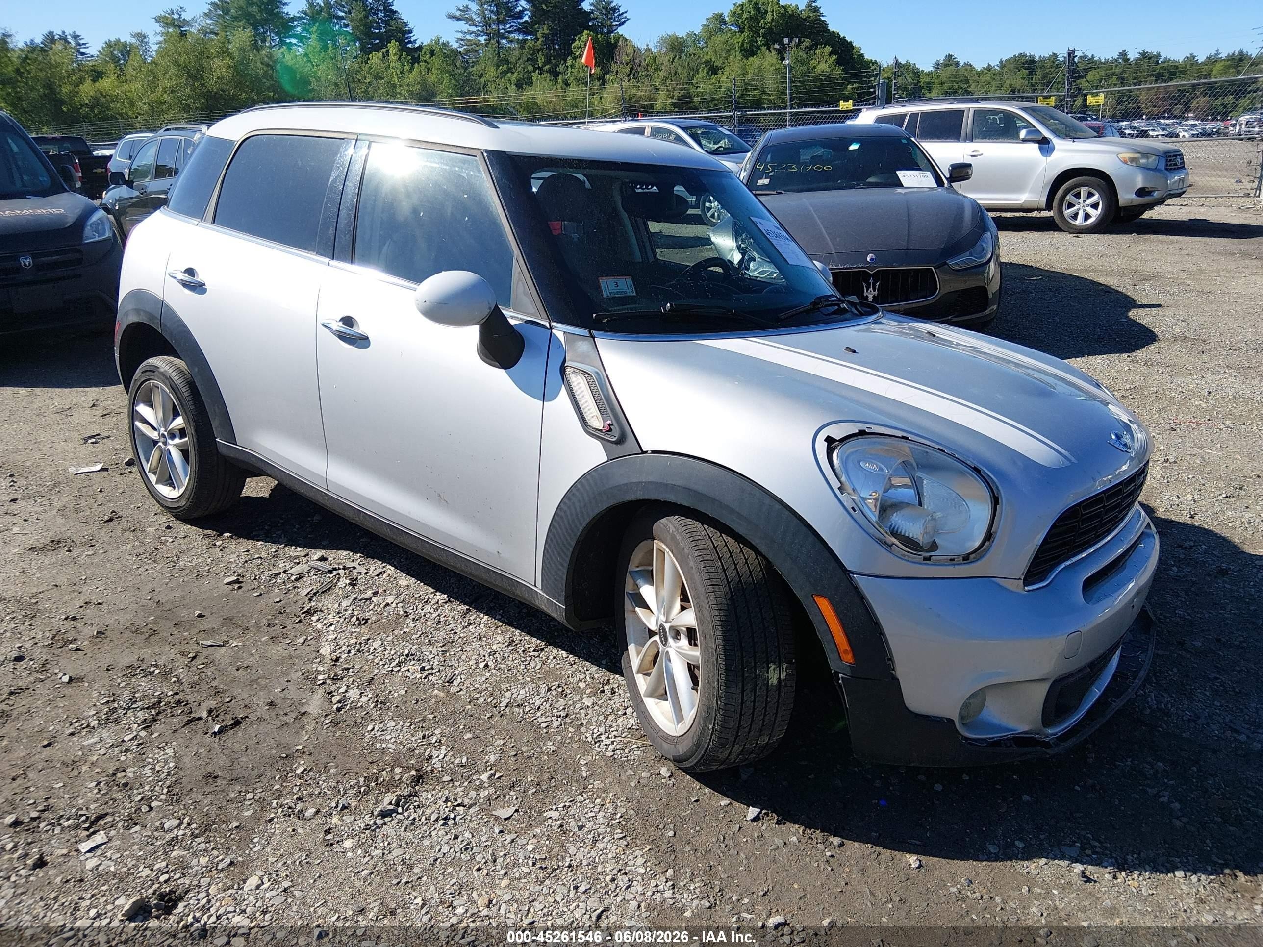 2013 MINI Countryman S, VIN WMWZC3C54DWP24524 — Front end