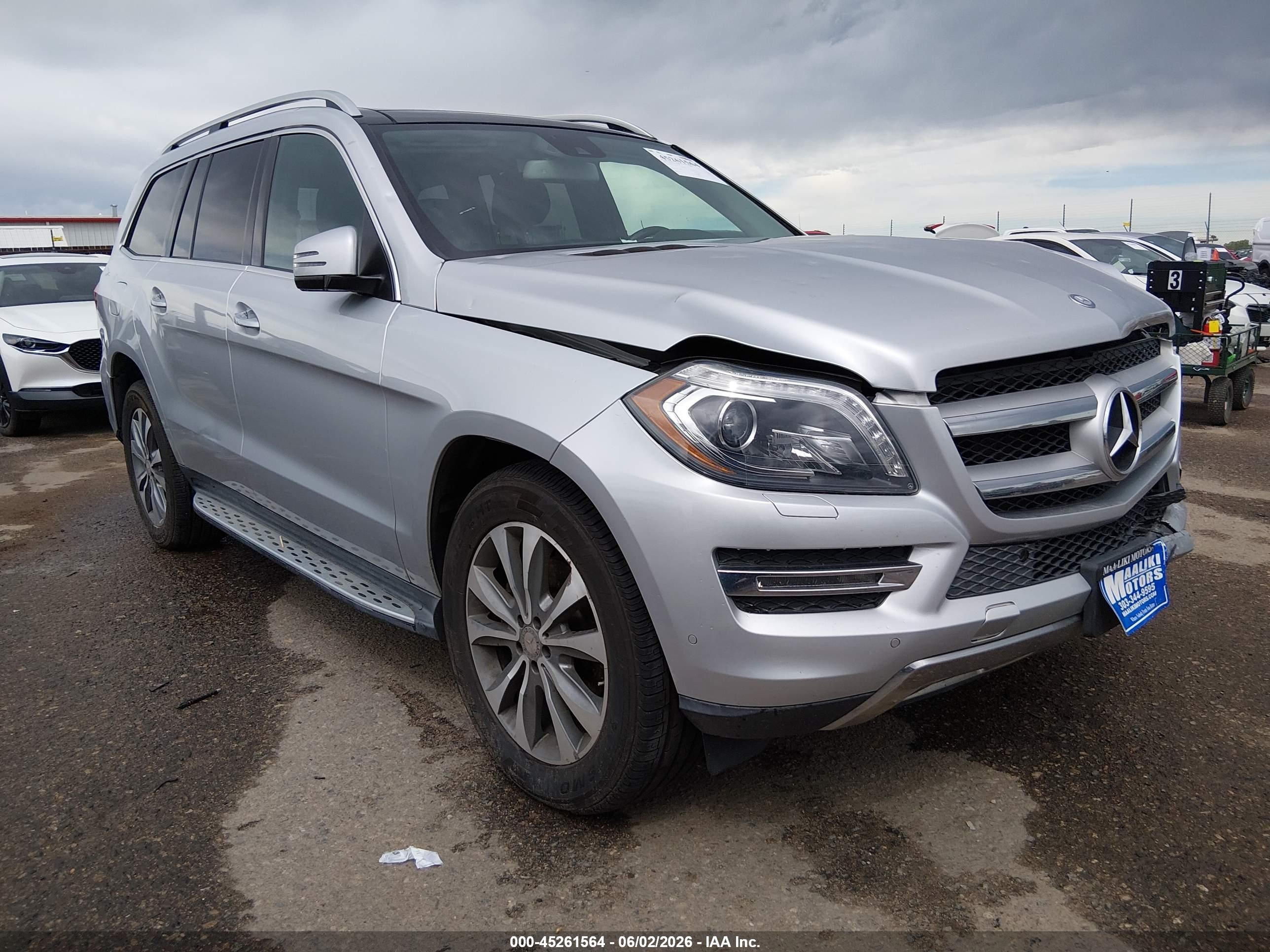 2016 Mercedes-Benz GL 450, VIN 4JGDF6EE7GA701593 — Front end