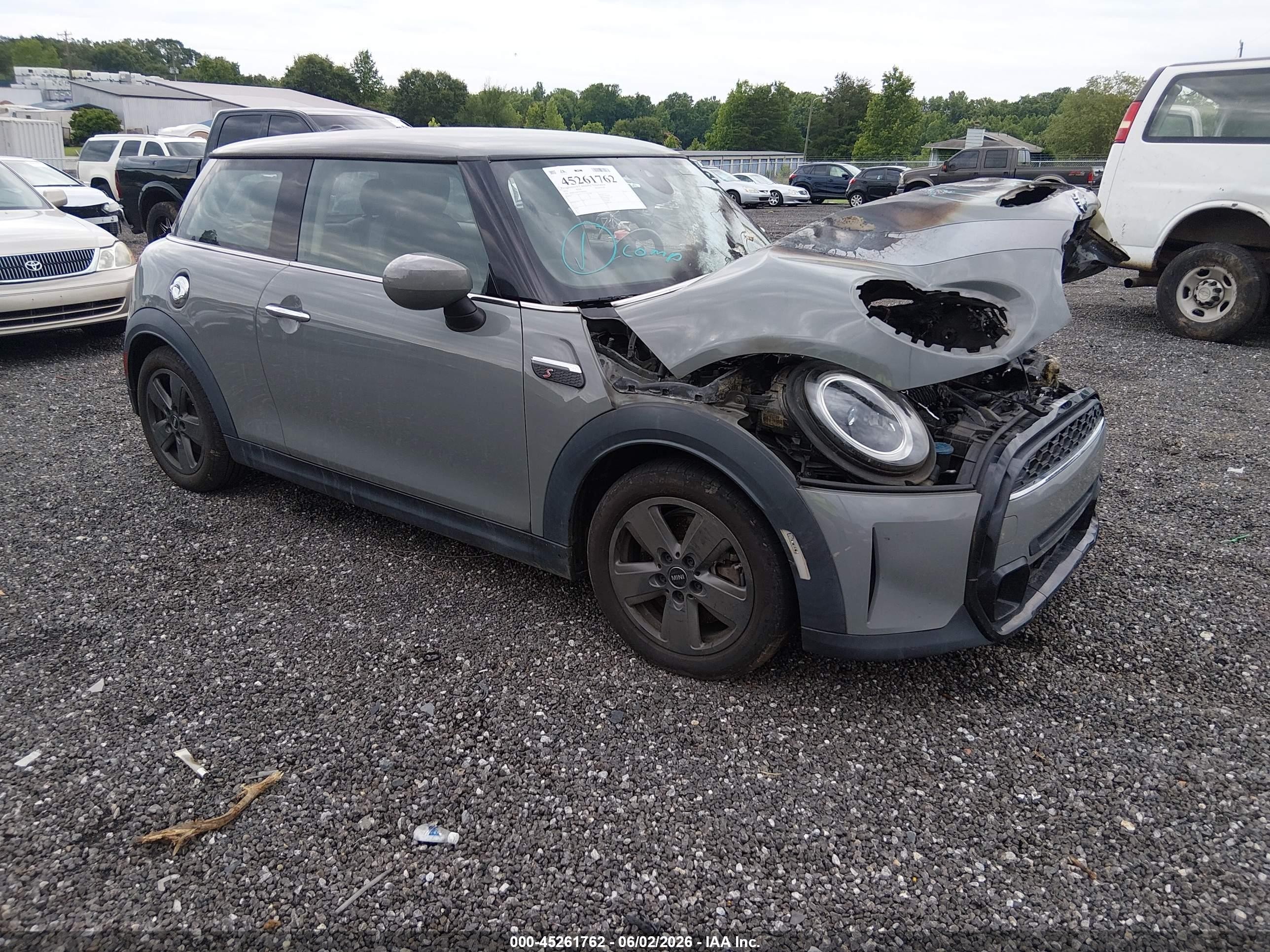 2022 MINI Hardtop Cooper S, VIN WMW53DH07N2R42435 — Пожар в моторном отсеке
