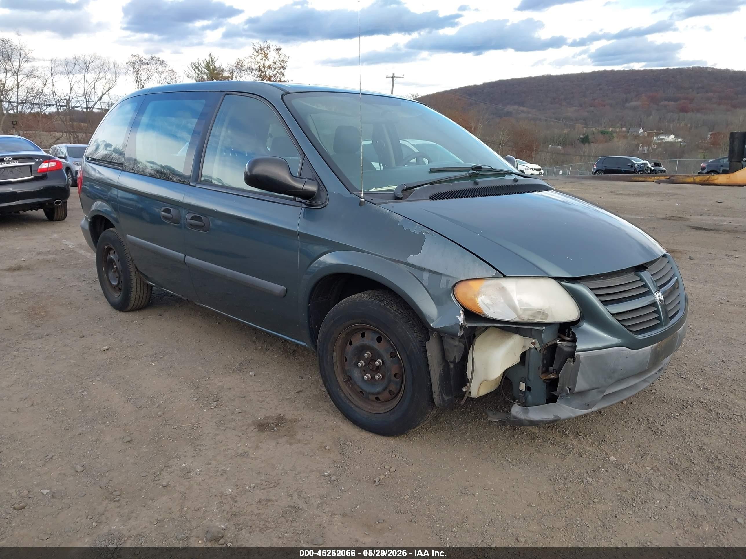 2006 Dodge Caravan SE, VIN 1D4GP25R96B668960 — Front end