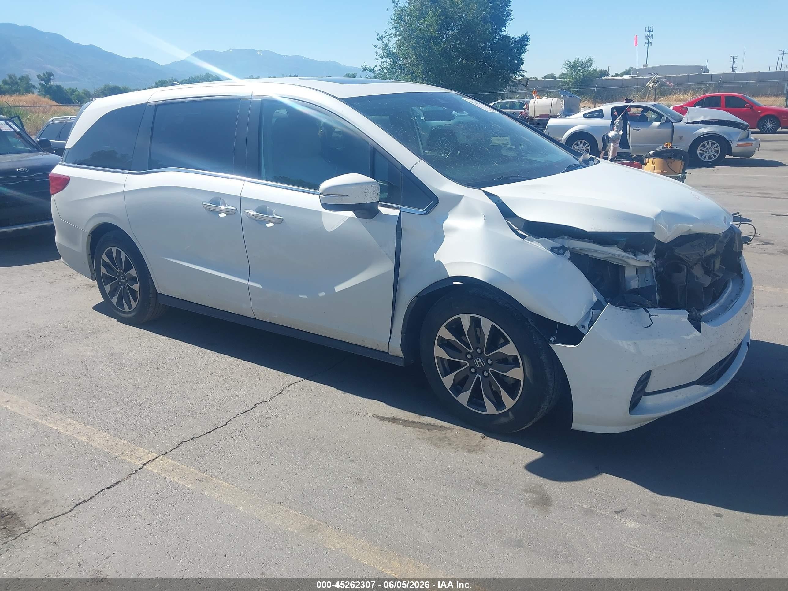 2022 Honda Odyssey EX-L, VIN 5FNRL6H75NB064918 — Front end