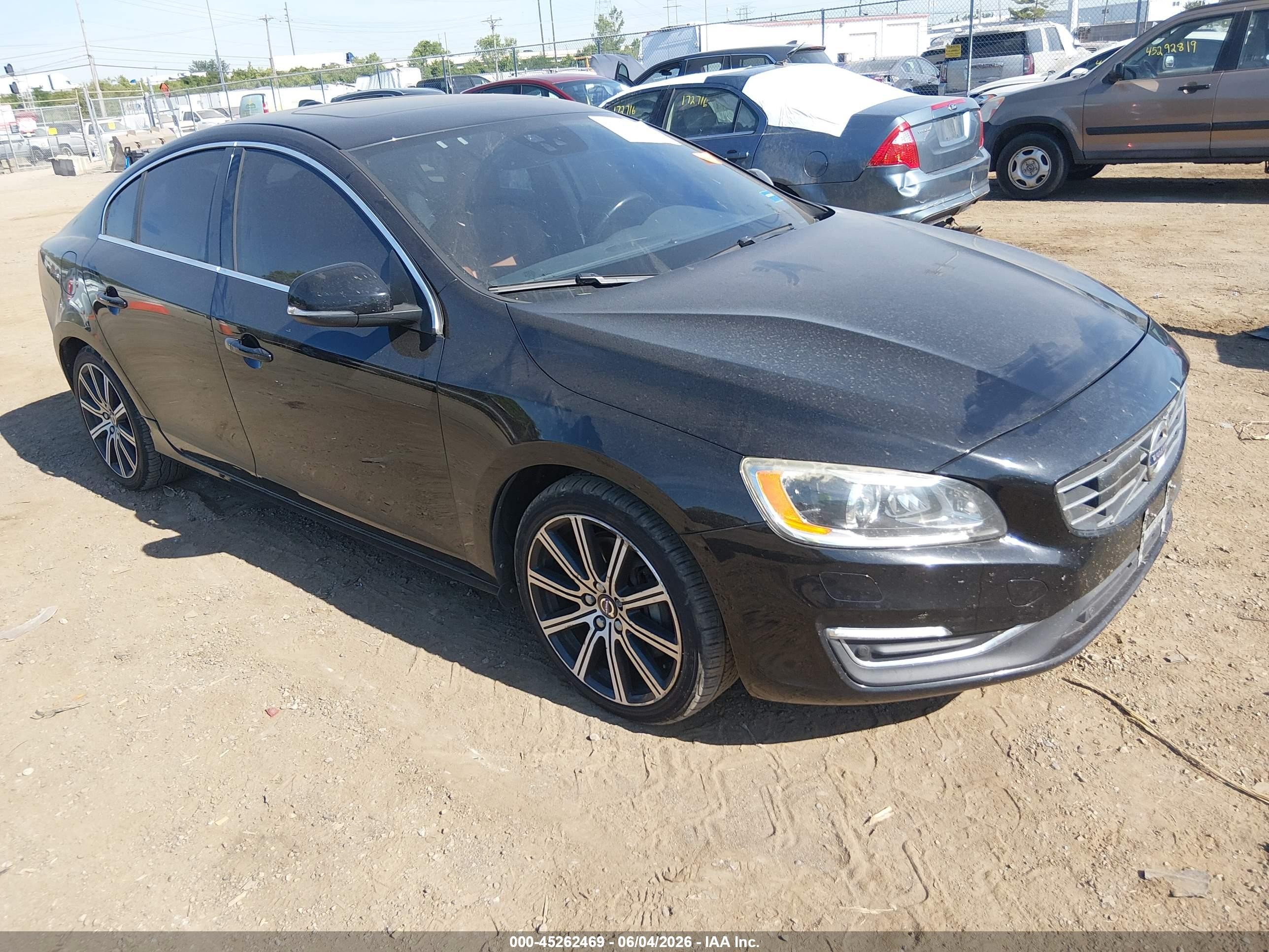 2016 Volvo S60 T6 Drive-E Platinum, VIN YV149MFM9G1400775 — Side