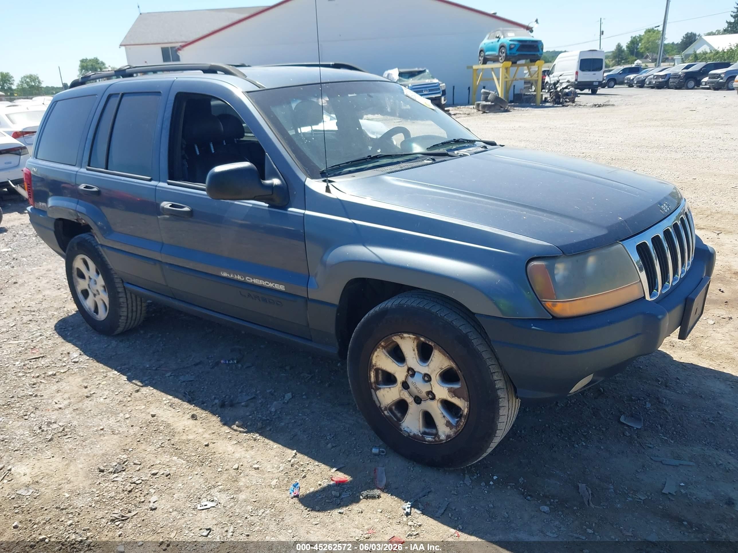 2001 Jeep Grand Cherokee Laredo, VIN 1J4GW48S31C520004 — Rear end