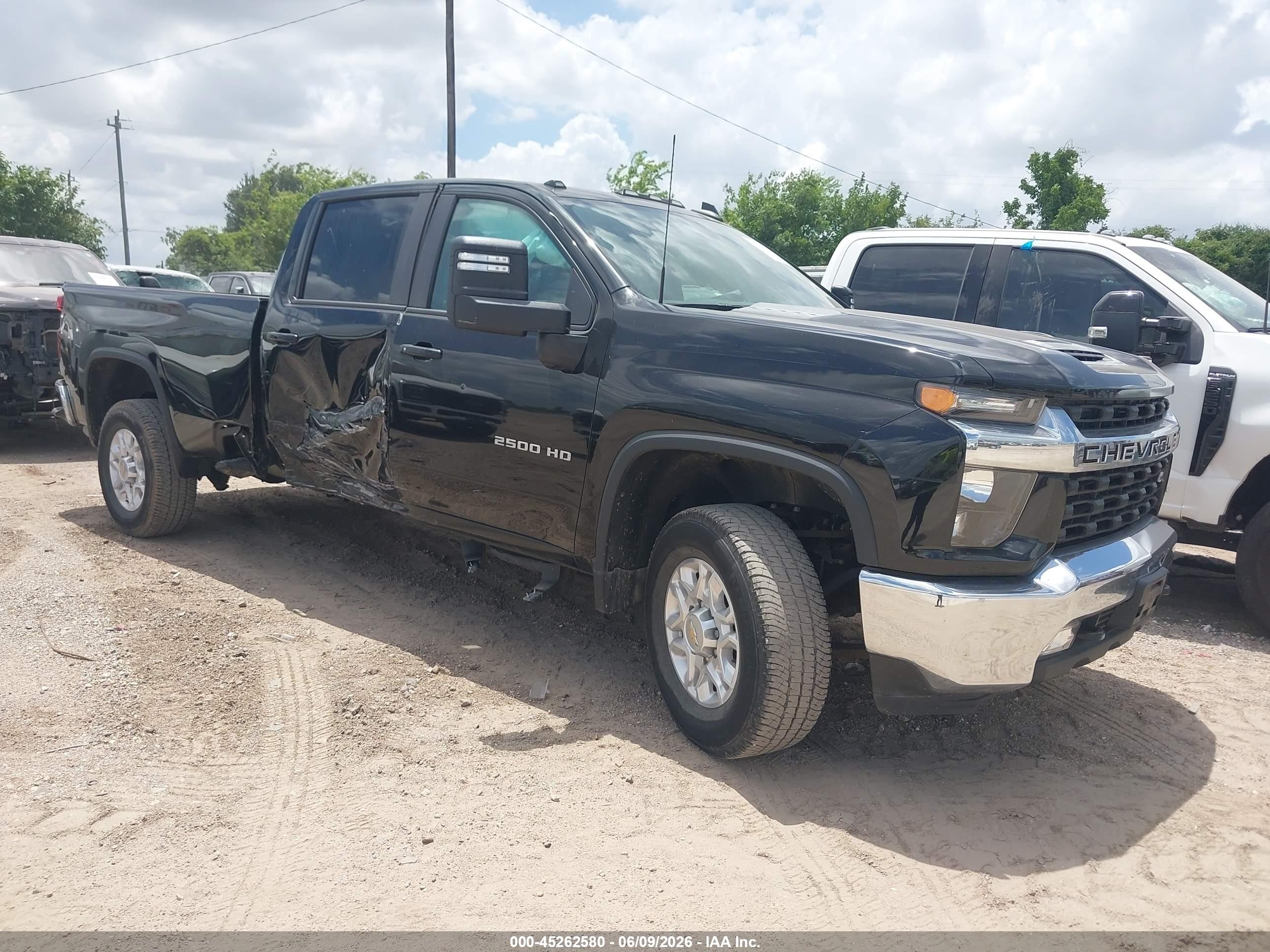 2022 Chevrolet Silverado 2500HD, VIN 1GC1WNE72NF136320 — Side