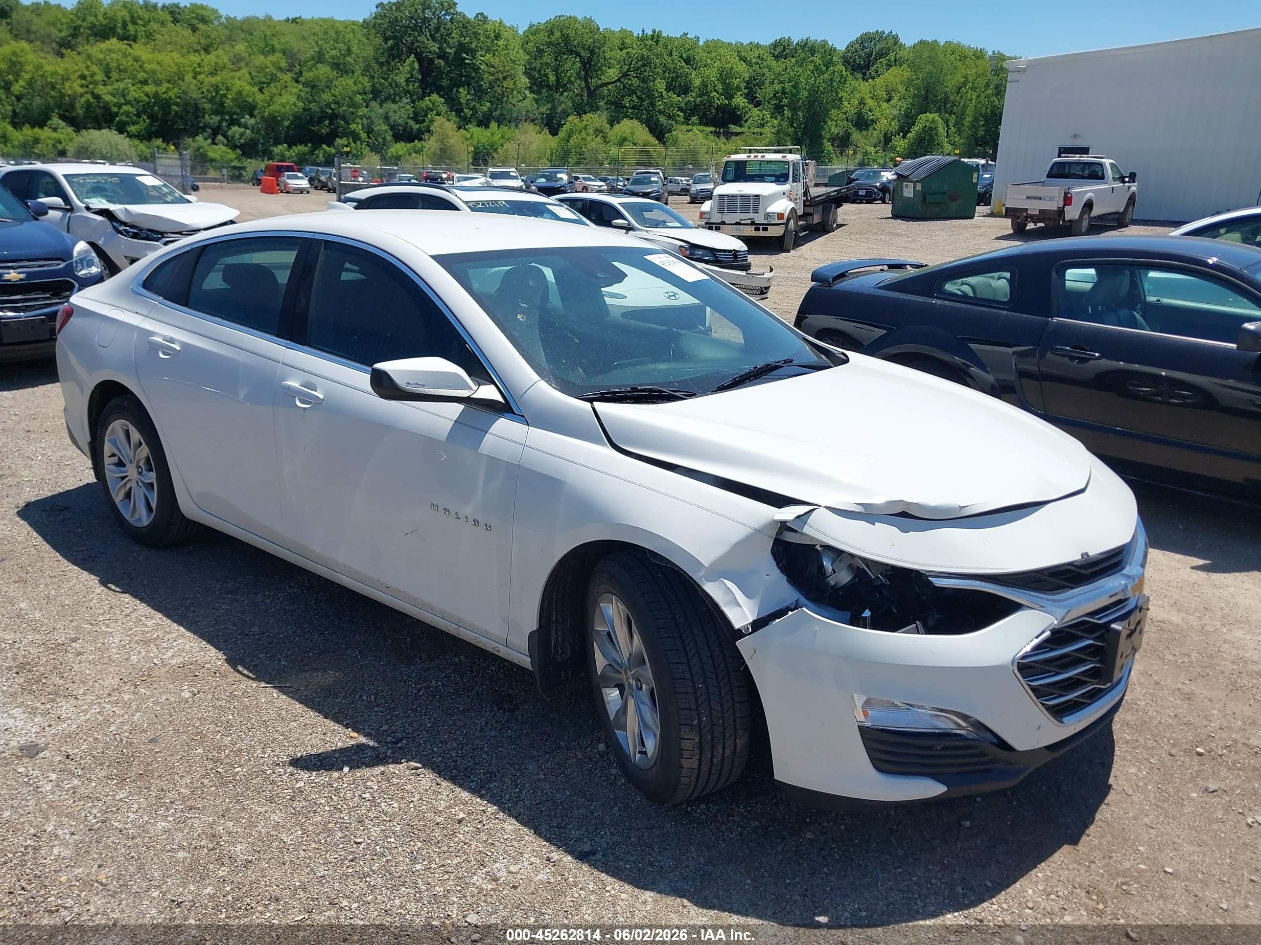 2020 Chevrolet Malibu LT, VIN 1G1ZD5ST9LF152742 — Front end