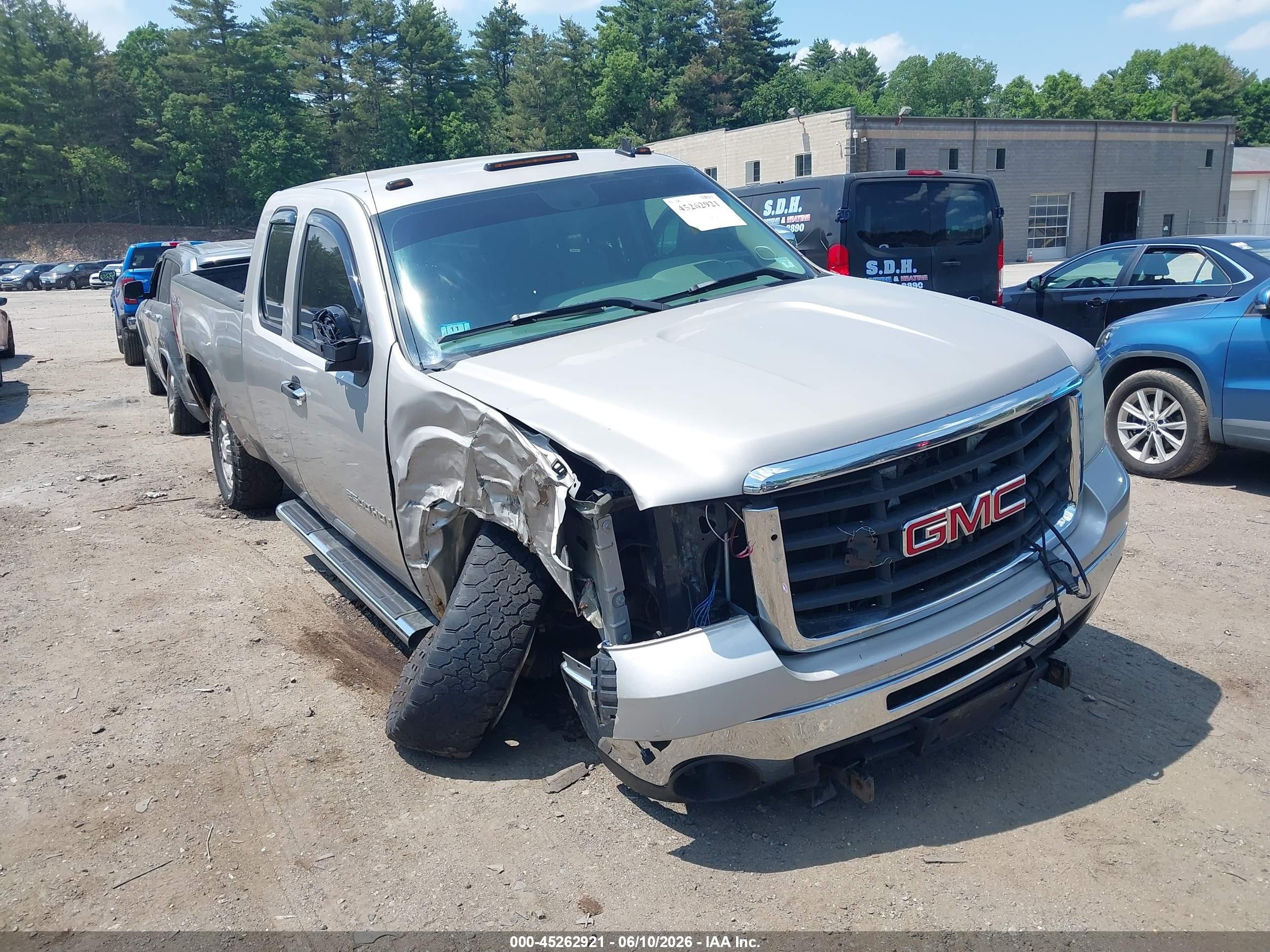 2008 GMC Sierra 2500HD SLE1, VIN 1GTHK29K18E170072 — Front end