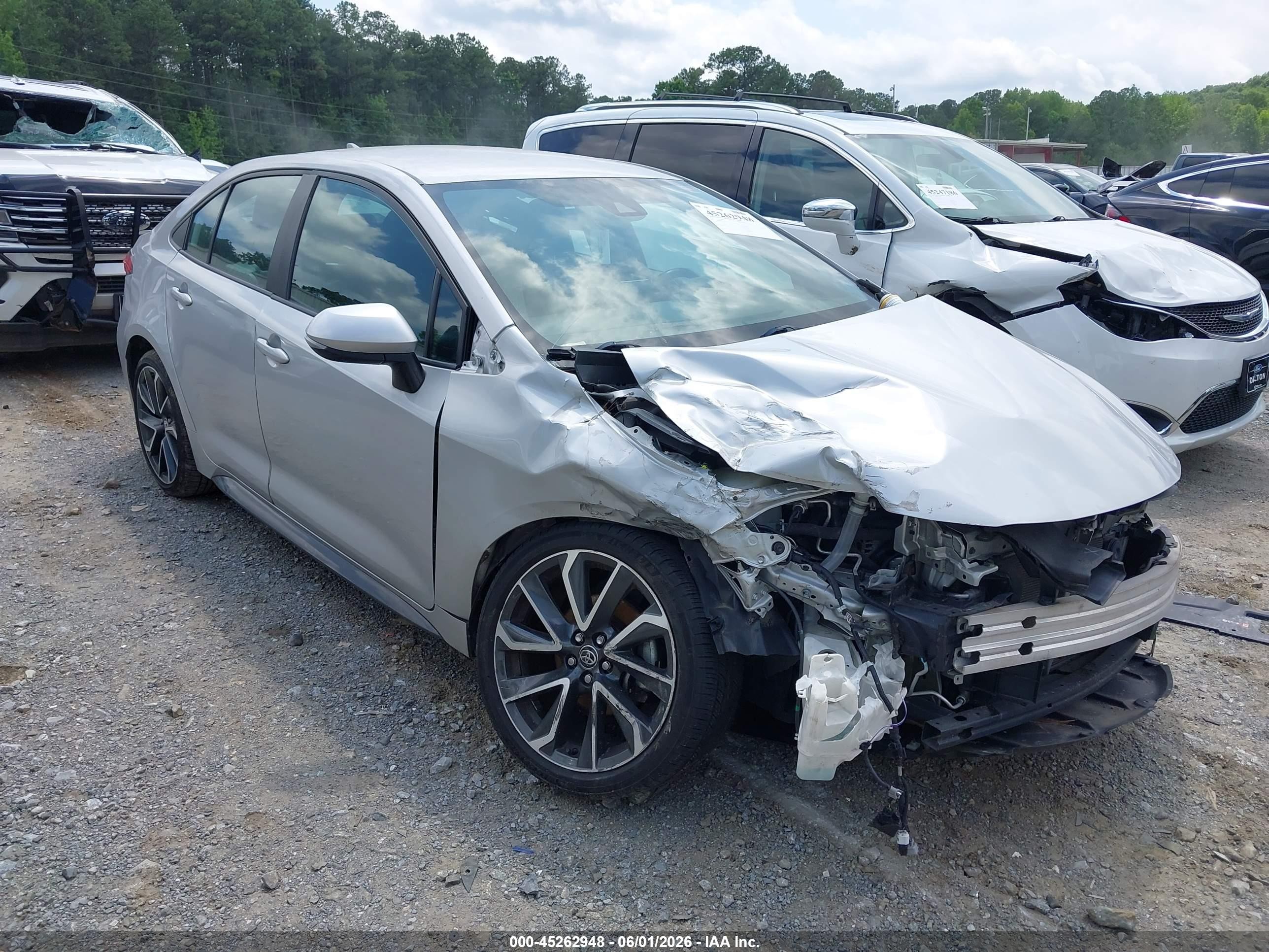 2020 Toyota Corolla SE, VIN 5YFS4RCE4LP031061 — Front end