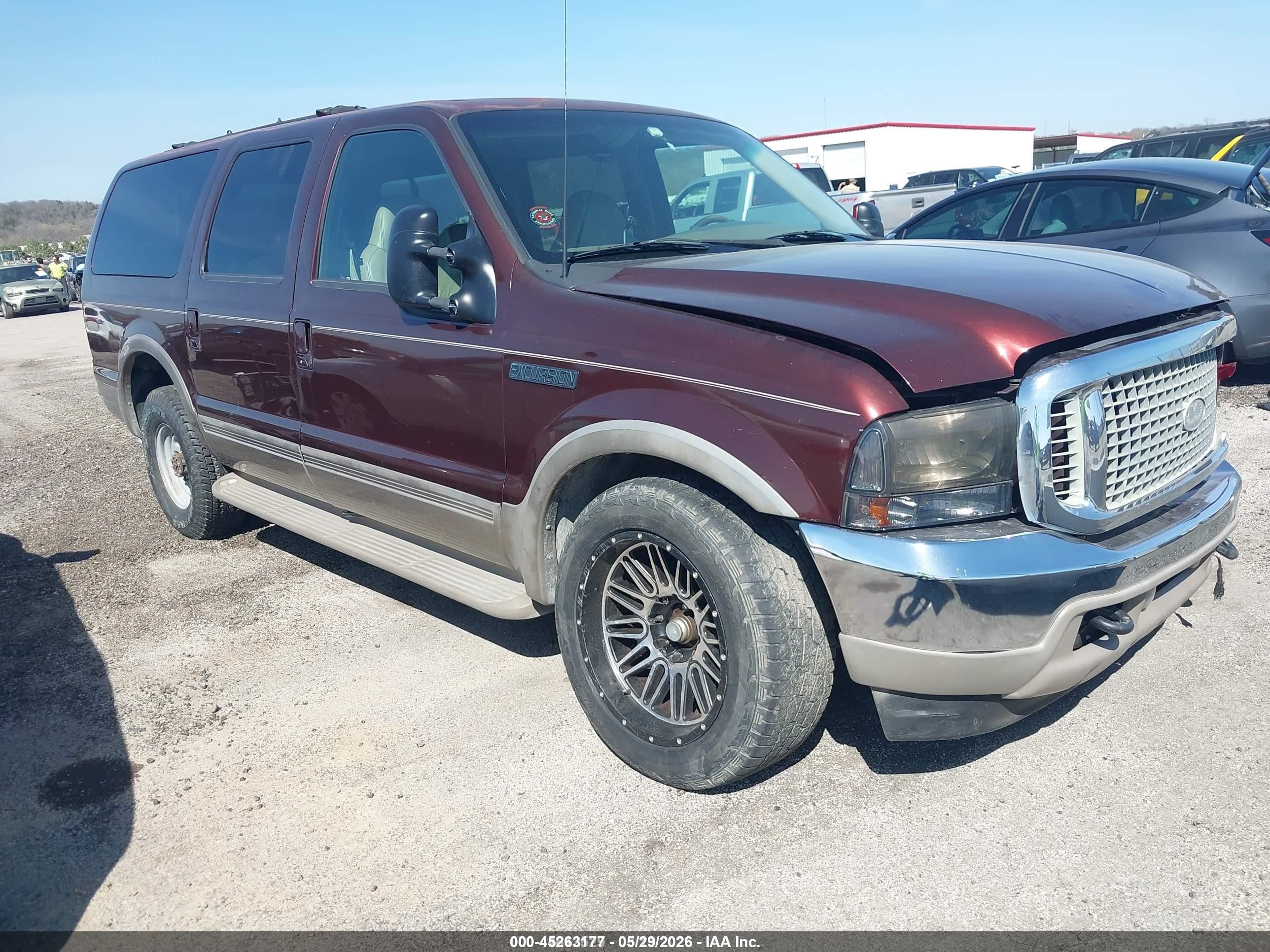 2001 Ford Excursion Limited, VIN 1FMNU42F61EA09109 — Front end