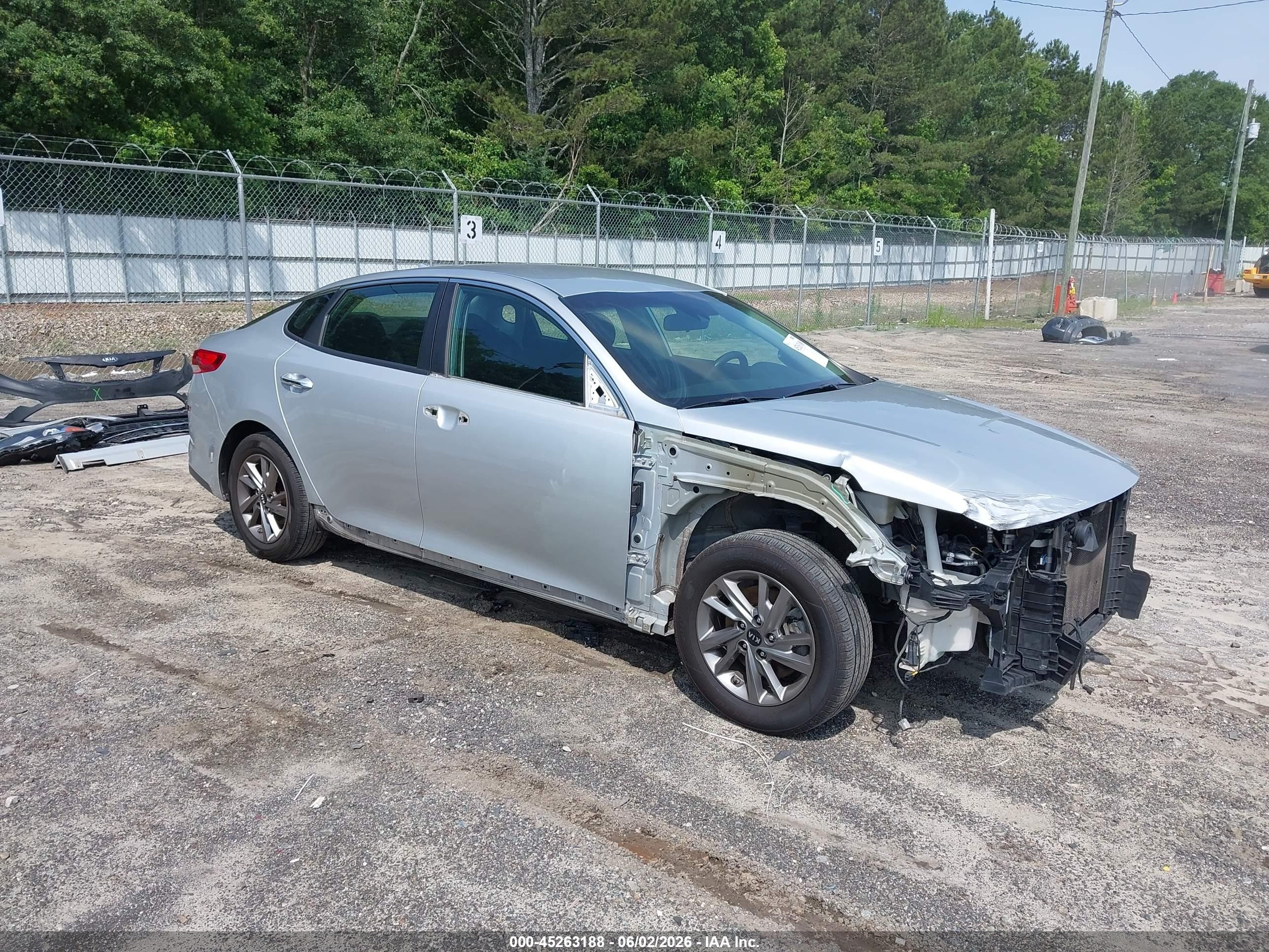 2019 Kia Optima LX, VIN 5XXGT4L34KG282521 — Front end