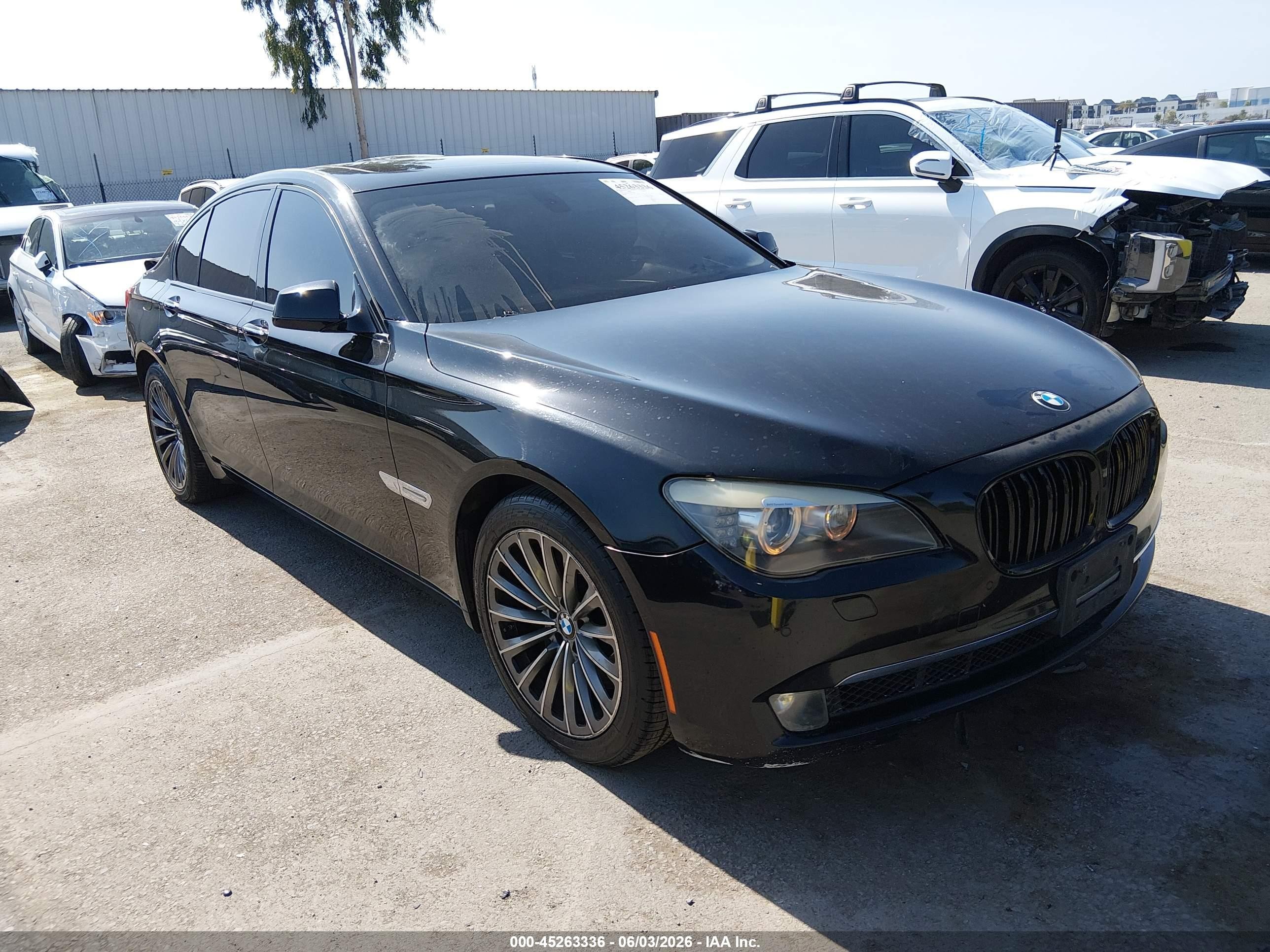2009 BMW 7 Series 750i, VIN WBAKA83569CY33239 — Rear end