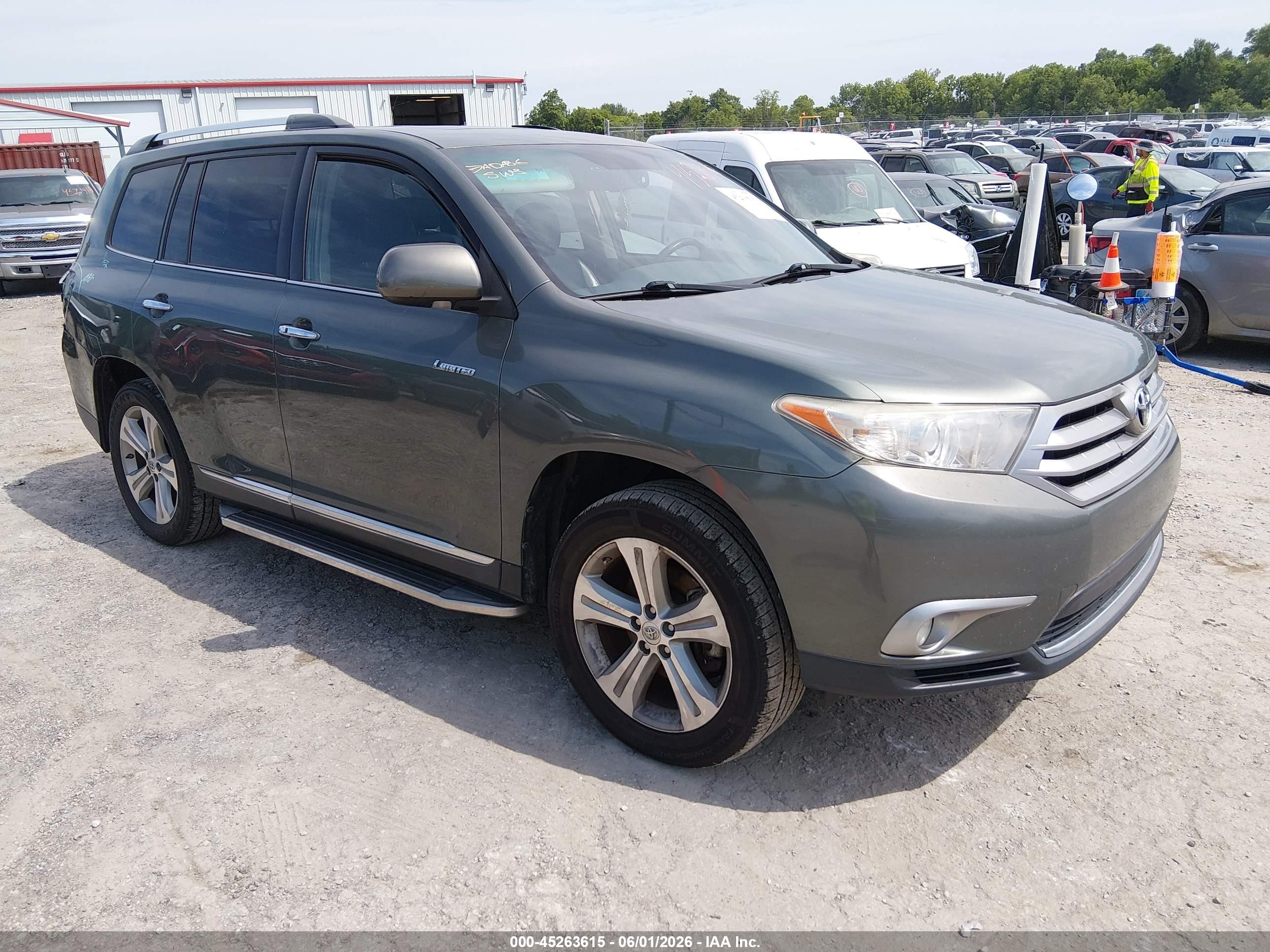 2013 Toyota Highlander Limited, VIN 5TDYK3EH3DS136865 — Rear end