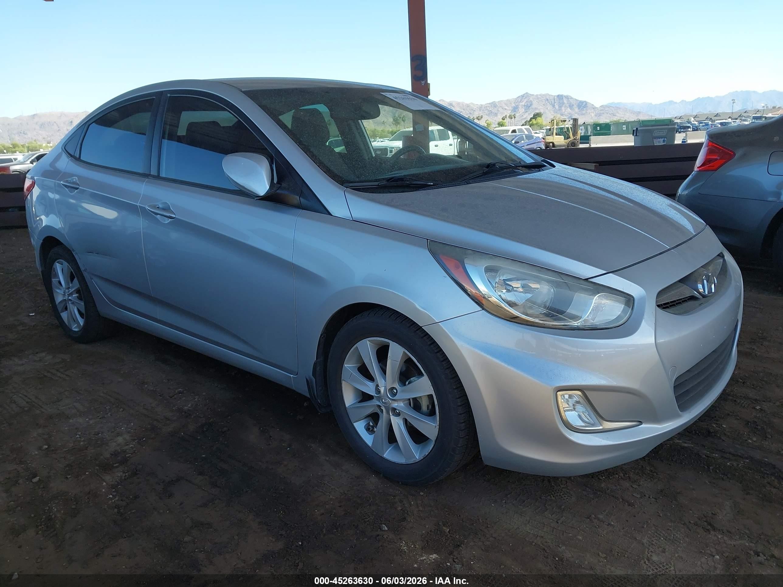 2013 Hyundai Accent GLS, VIN KMHCU4AE6DU432766 — Normal wear
