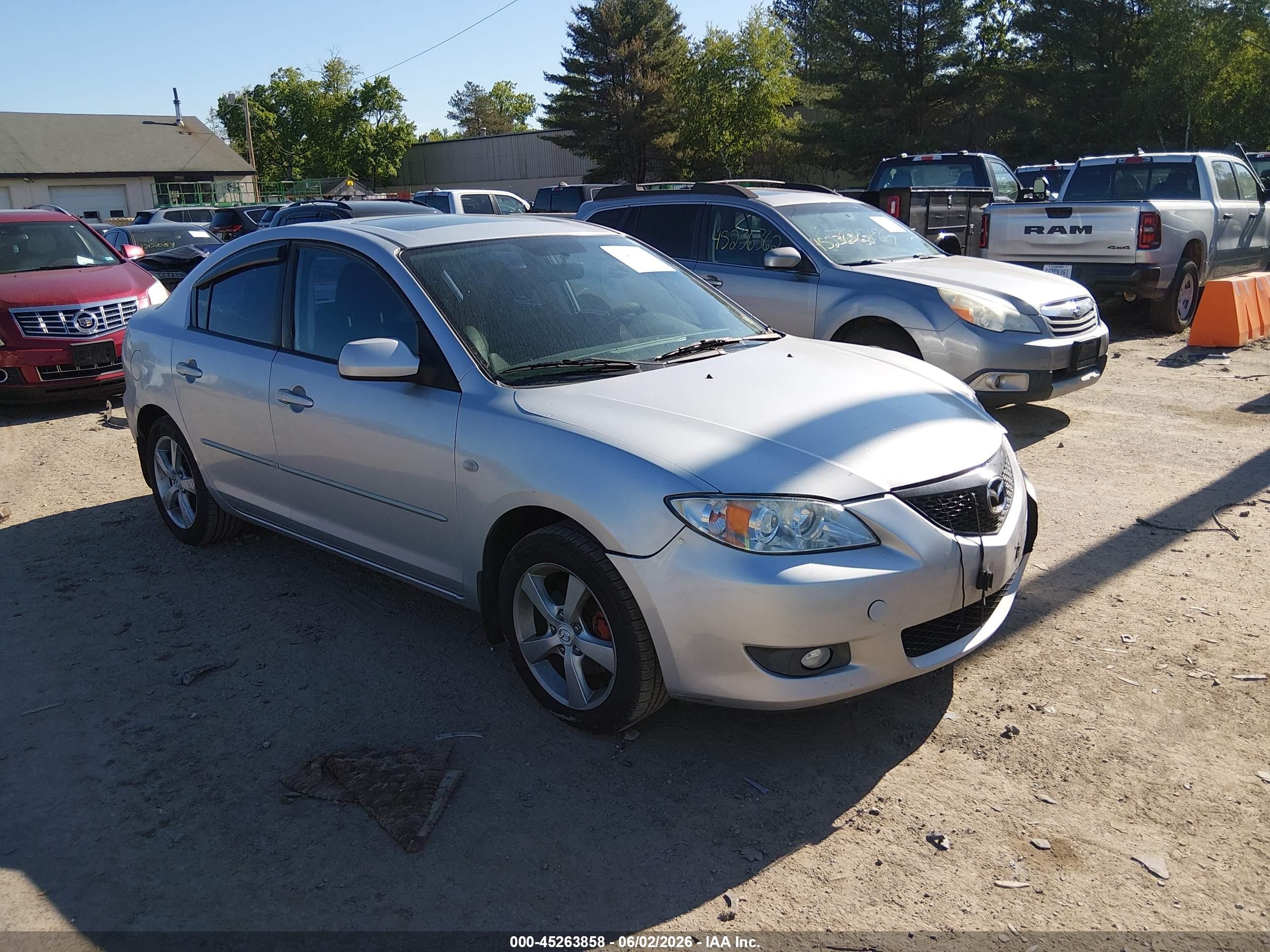2006 Mazda 3 i Touring, VIN JM1BK32F061428451 — Перед