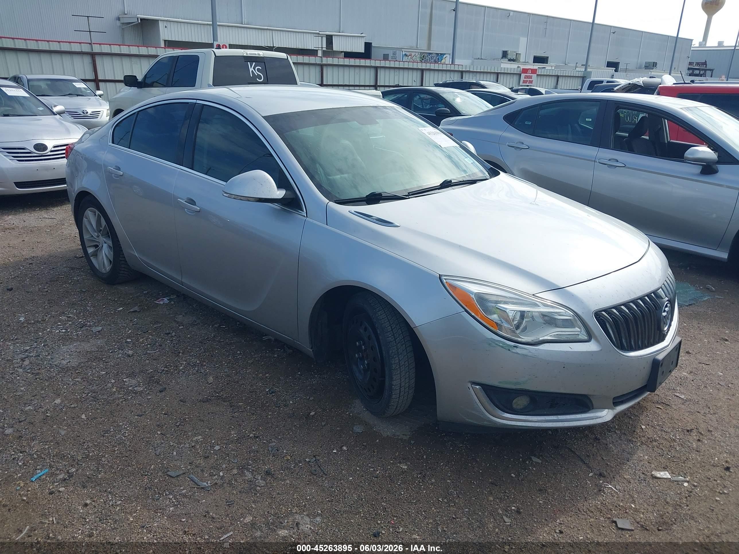 2014 Buick Regal, VIN 2G4GK5EX8E9245245 — Front end