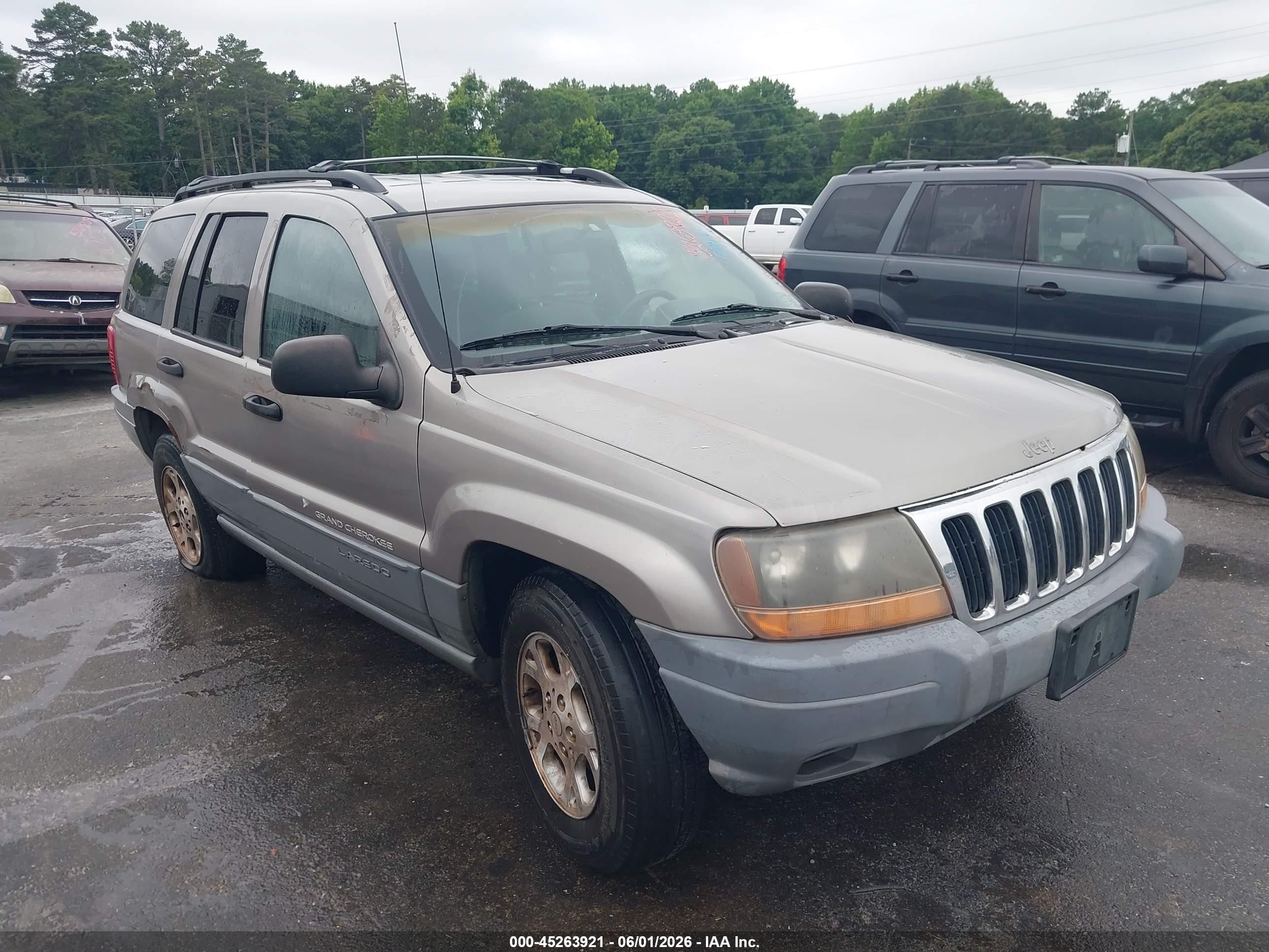 1999 Jeep Grand Cherokee Laredo, VIN 1J4G258S8XC610758 — Normal wear