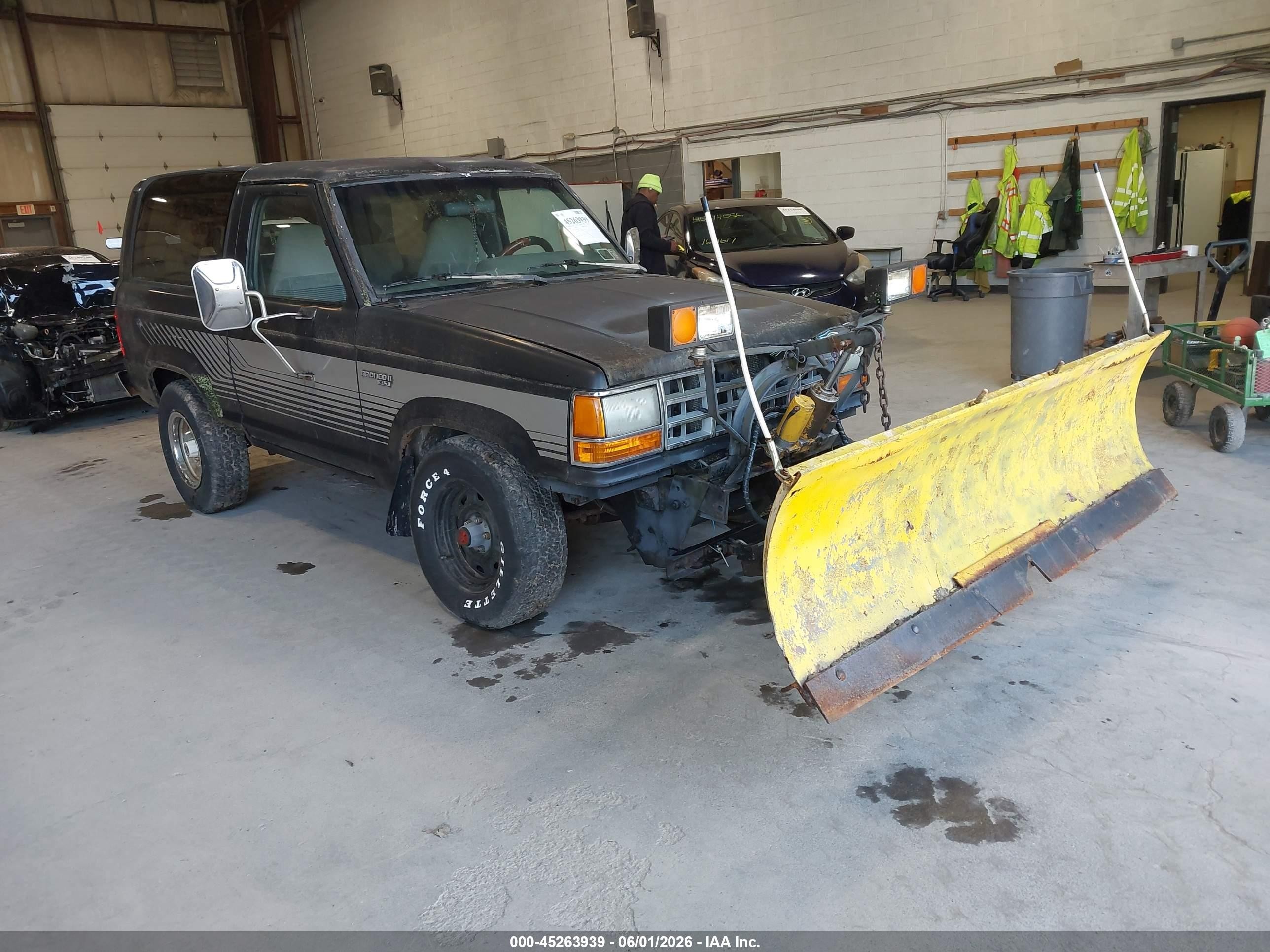 1989 Ford Bronco, VIN 1FMCU14T3KUB48033 — Normal wear