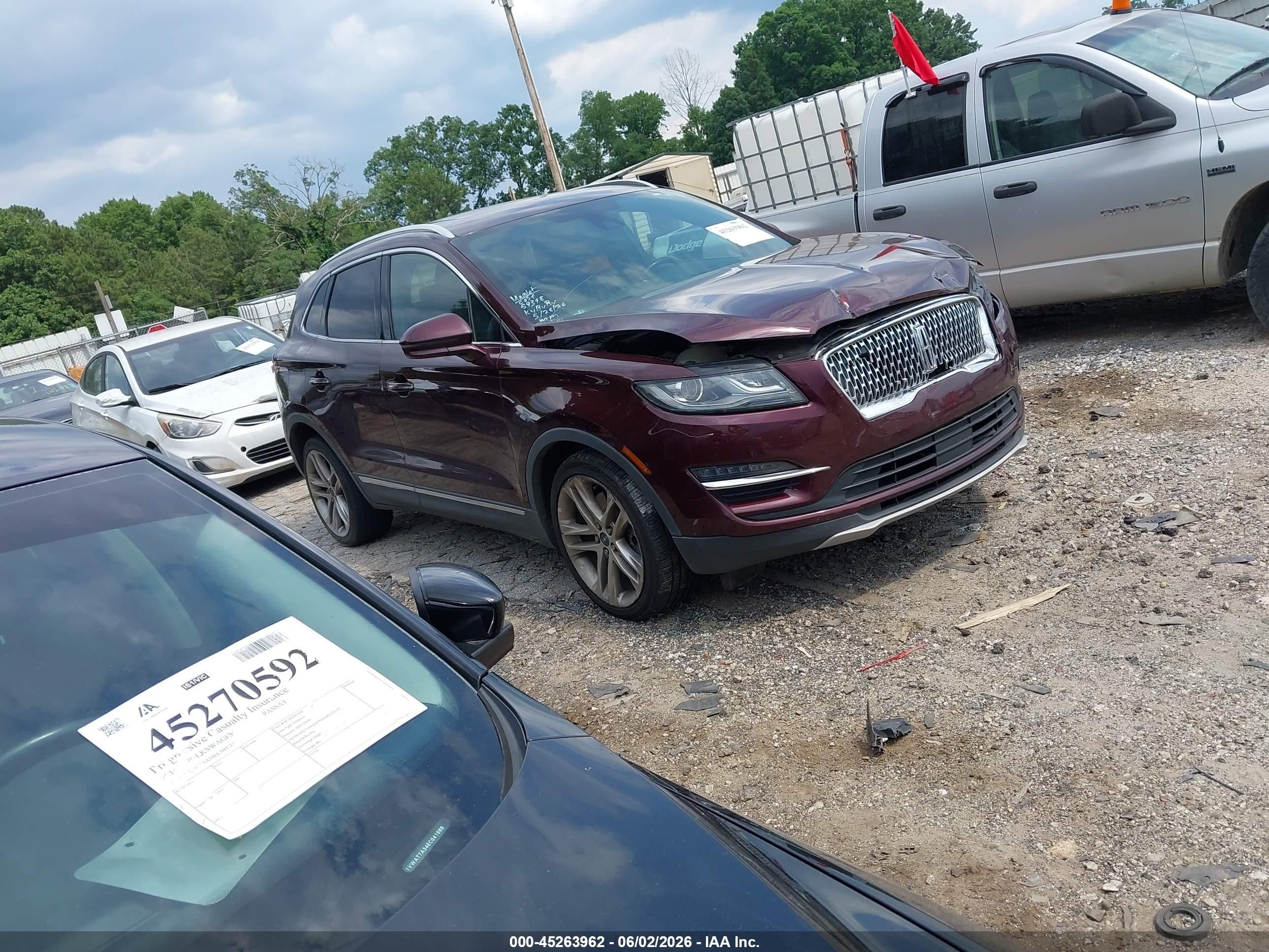 2019 Lincoln MKC Reserve, VIN 5LMTJ3DH3KUL46740 — Front end