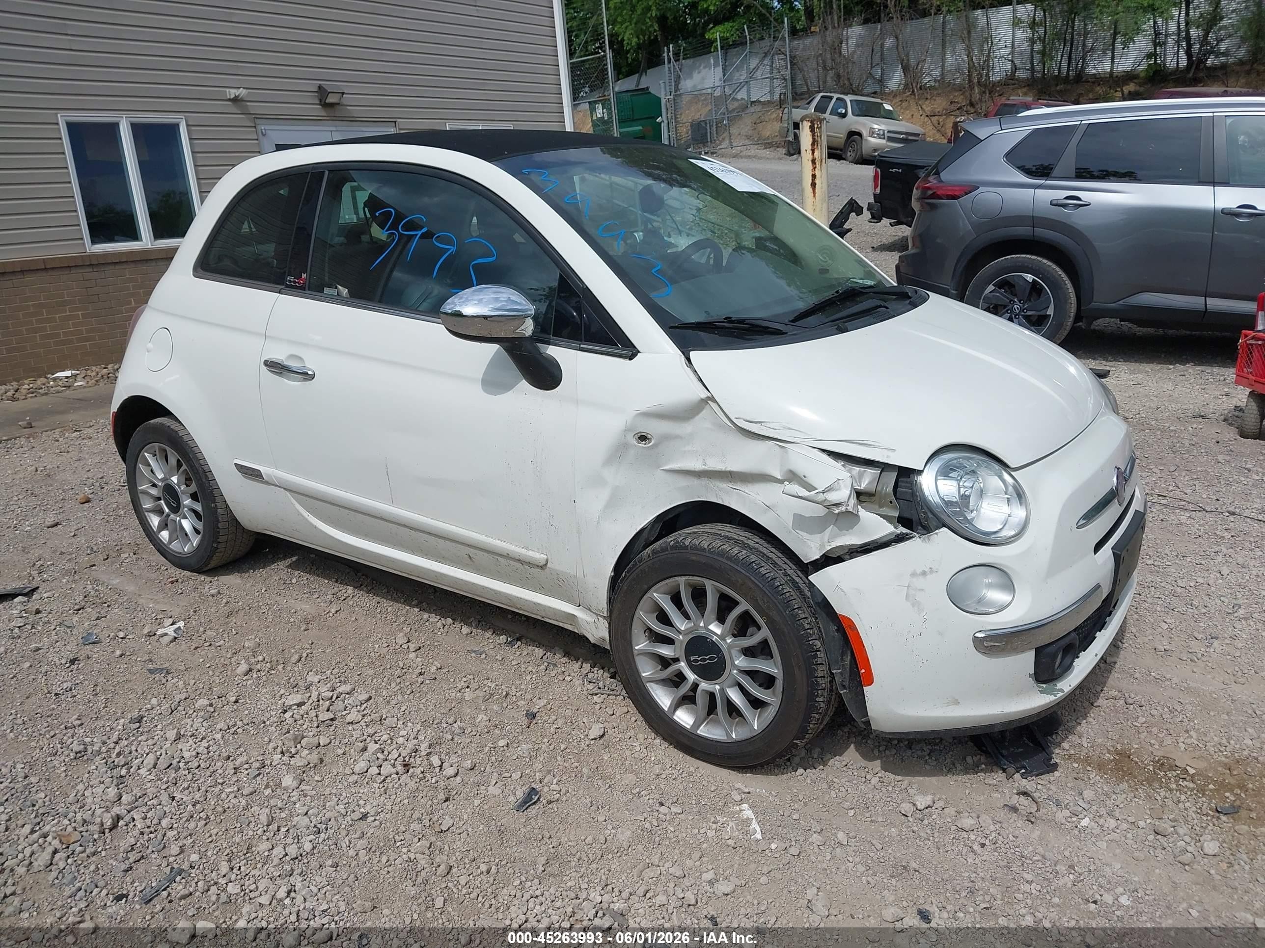 2015 FIAT 500 Lounge, VIN 3C3CFFER9FT500731 — Front end