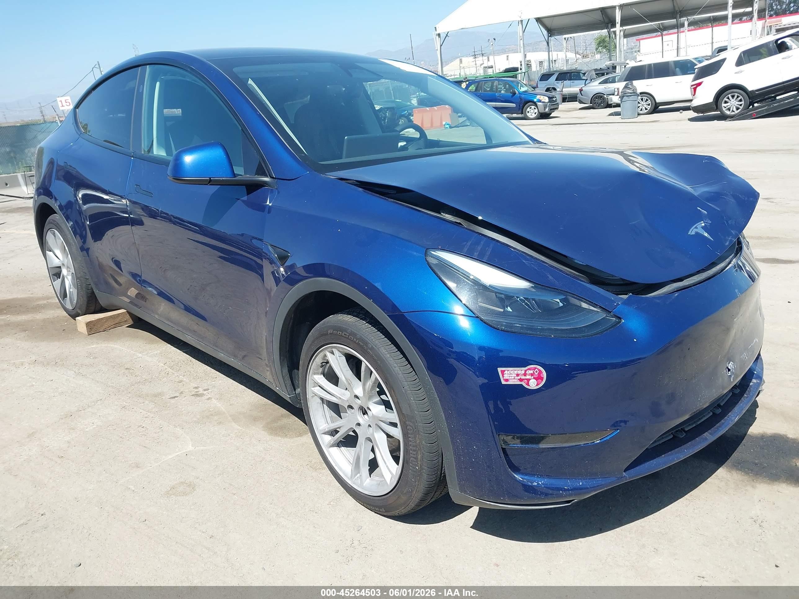 2024 Tesla Model Y, VIN 7SAYGDED2RF003579 — Front end