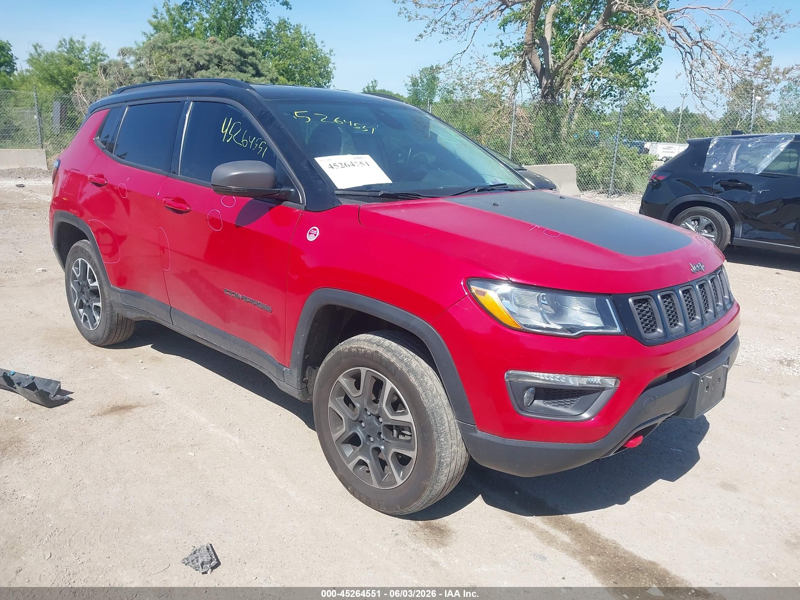 2020 Jeep Compass Trailhawk, VIN 3C4NJDDB5LT177334 — Side