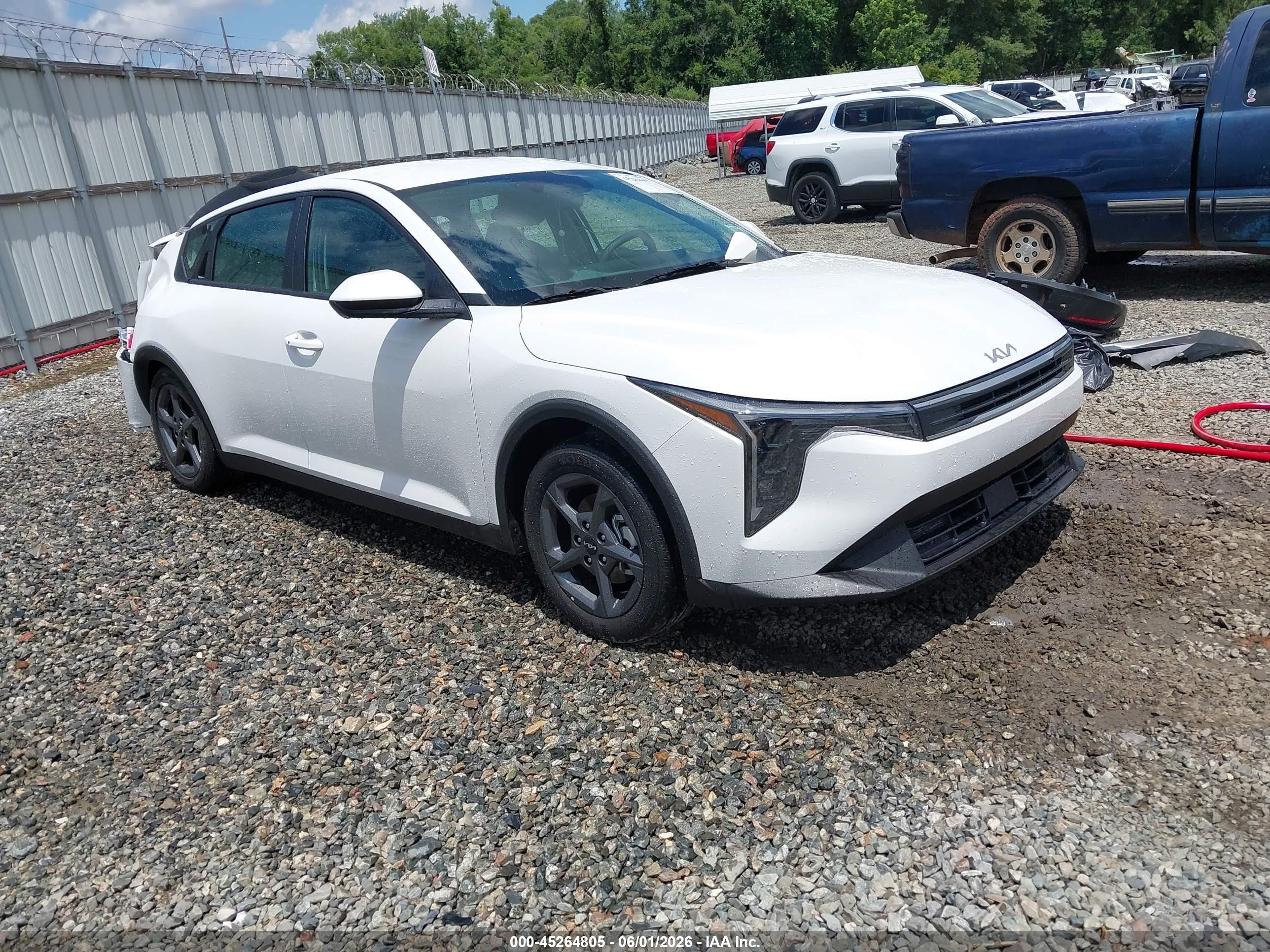 2025 Kia K4 LXS, VIN 3KPFT4DE3SE020753 — Зад