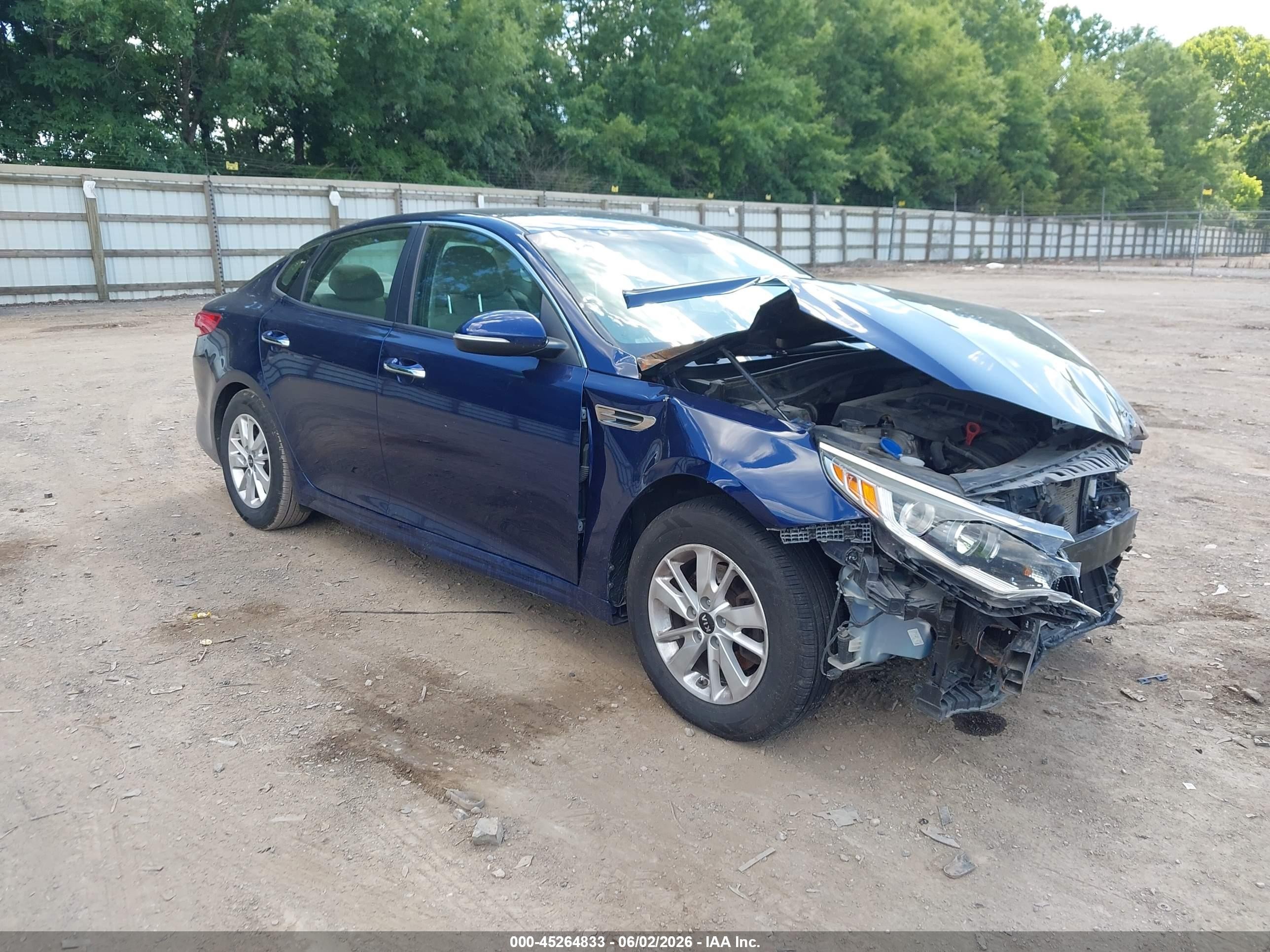 2018 Kia Optima LX, VIN 5XXGT4L31JG194301 — Перед