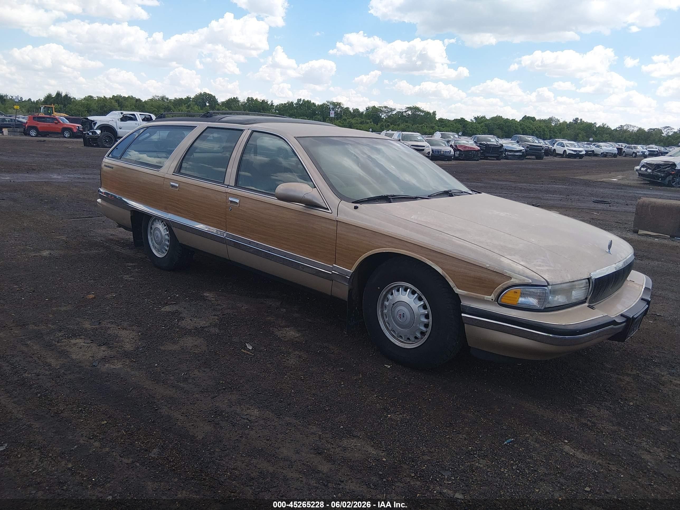 1996 Buick Roadmaster Estate Collectors Edition, VIN 1G4BR82P7TR419403 — Normal wear