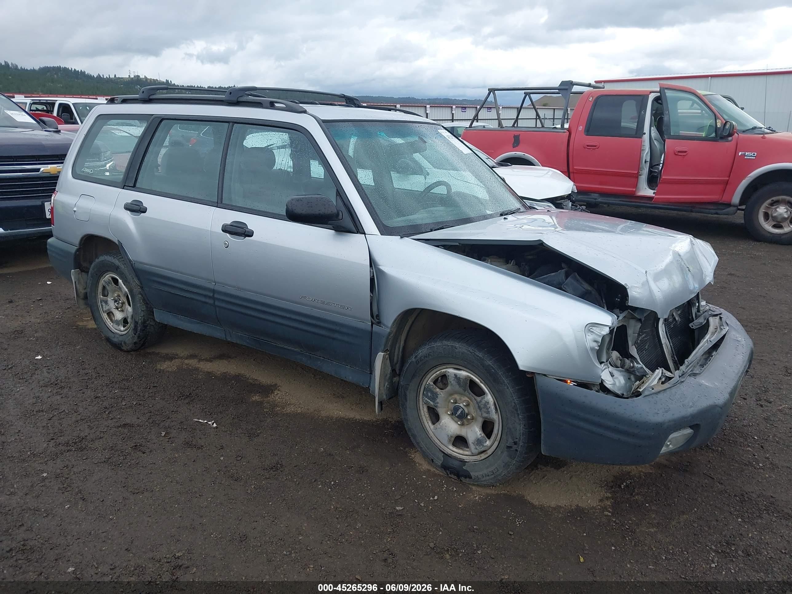 2002 Subaru Forester L, VIN JF1SF63592H700966 — Перед