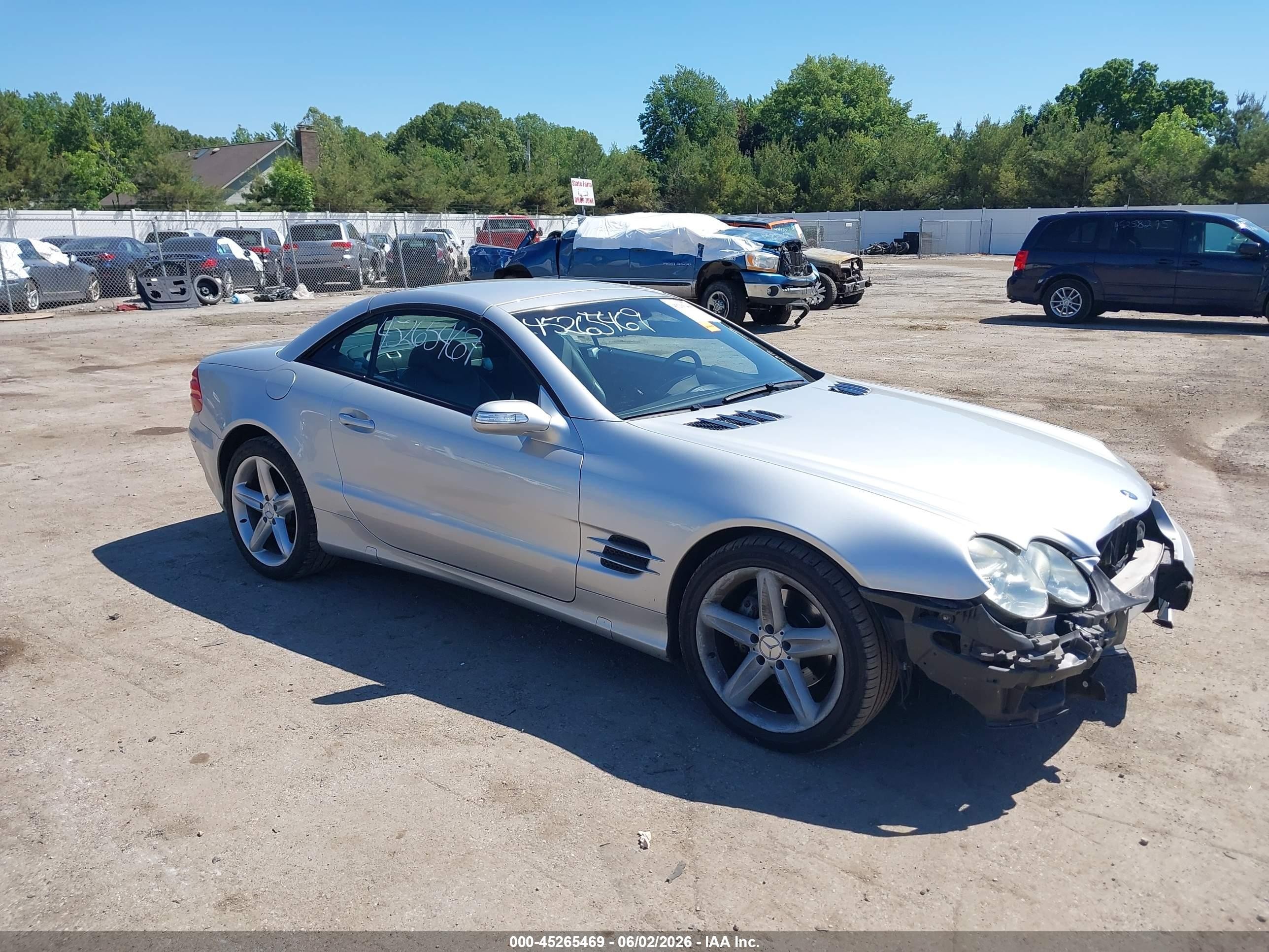 2004 Mercedes-Benz SL 500, VIN WDBSK75FX4F082894 — Front end