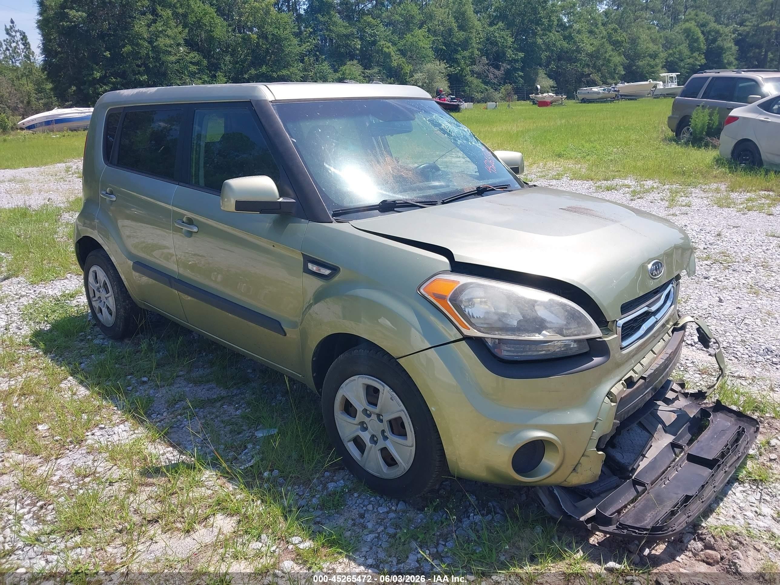 2012 Kia Soul, VIN KNDJT2A52C7454392 — Front end