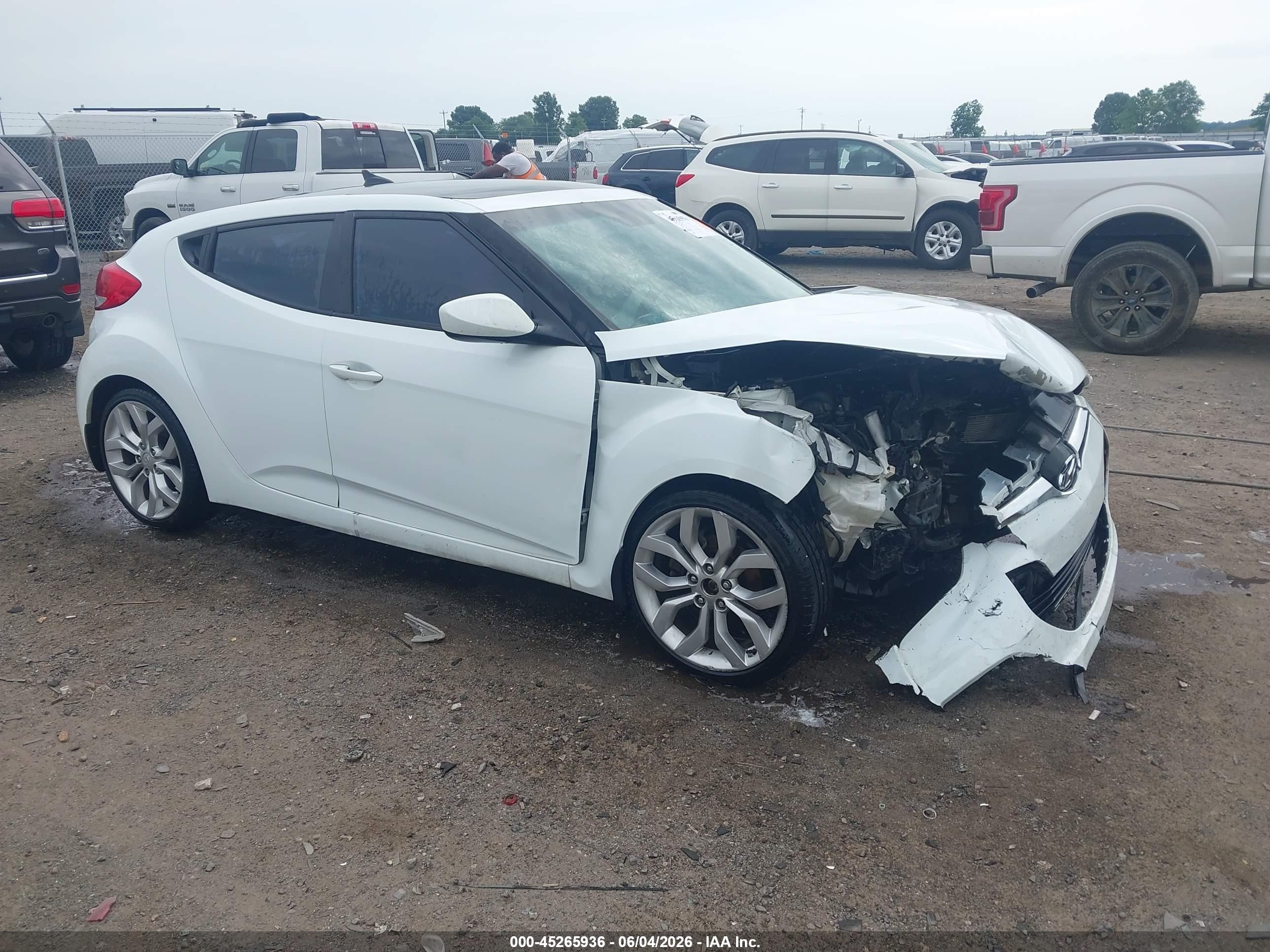 2012 Hyundai Veloster w/Black Int, VIN KMHTC6AD4CU062938 — Перед
