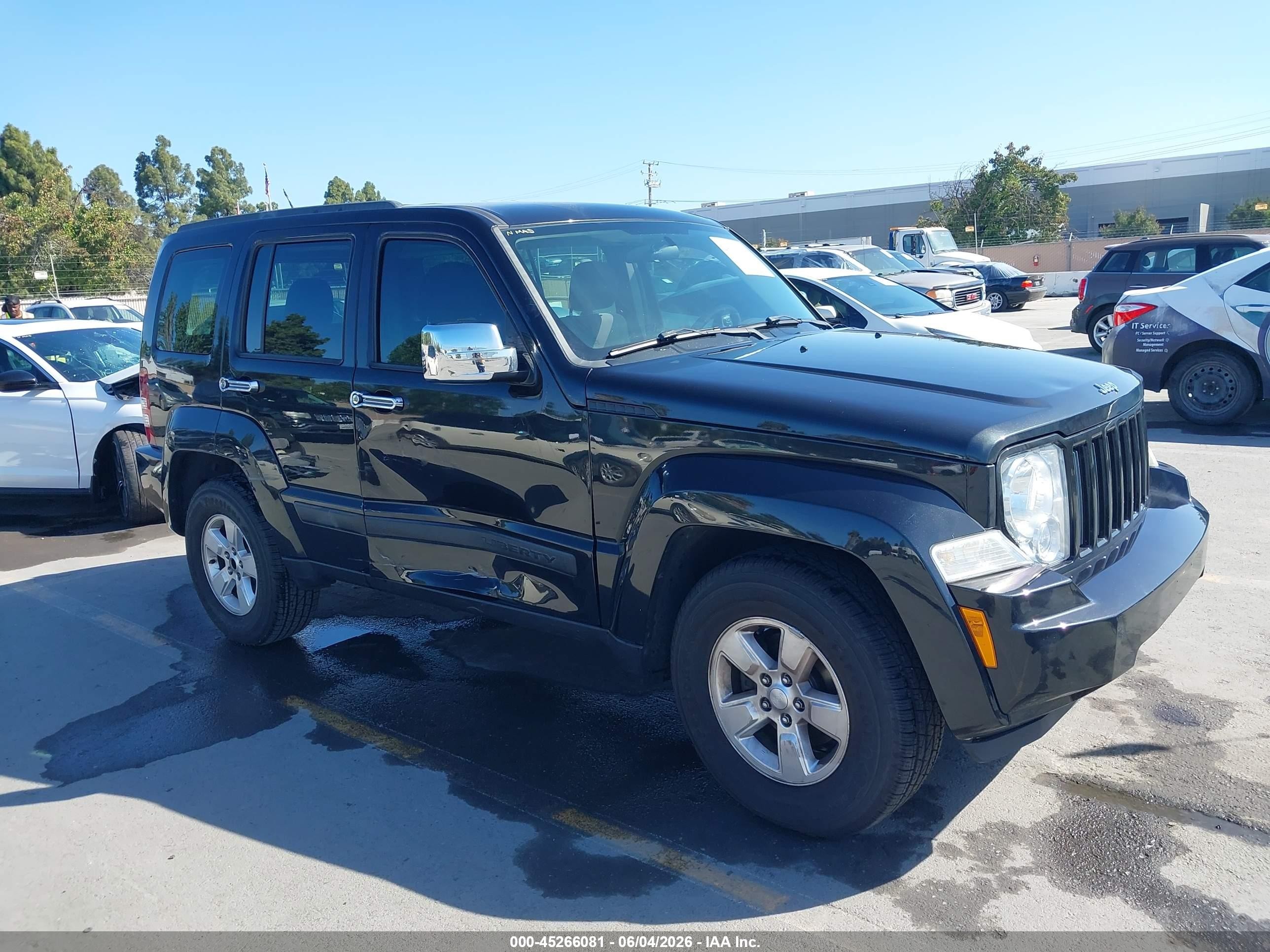 2012 Jeep Liberty Sport, VIN 1C4PJMAK7CW167282 — Бок