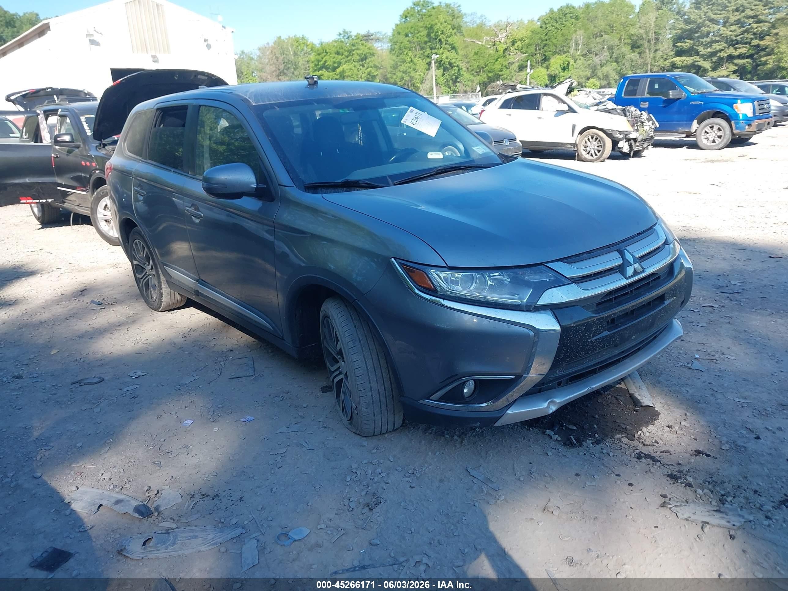 2018 Mitsubishi Outlander ES, VIN JA4AZ3A36JZ039039 — Not stated