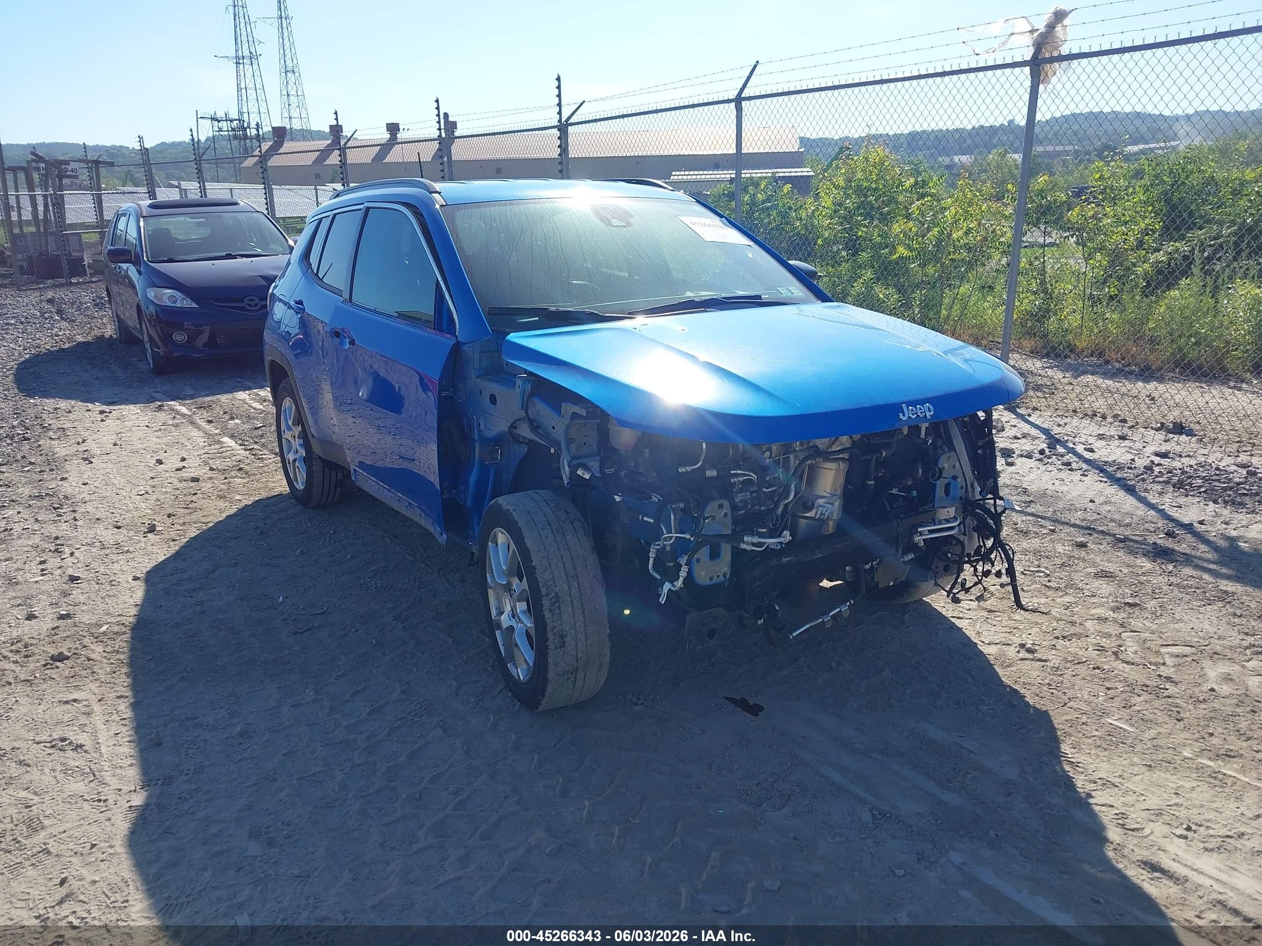 2023 Jeep Compass Latitude Lux, VIN 3C4NJDFN2PT570155 — Front end
