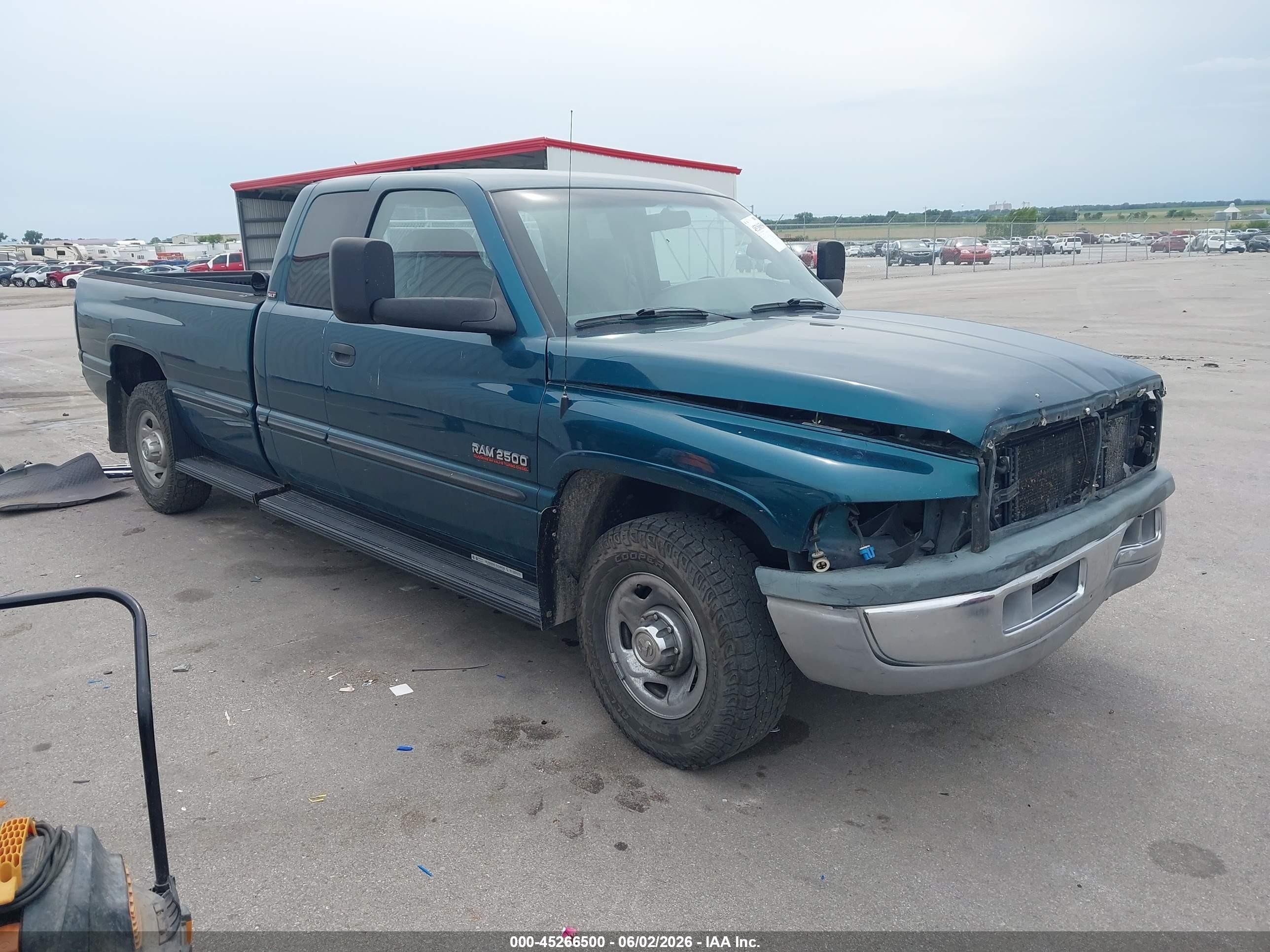 1999 Dodge 2500, VIN 3B7KC236XXG129901 — Side