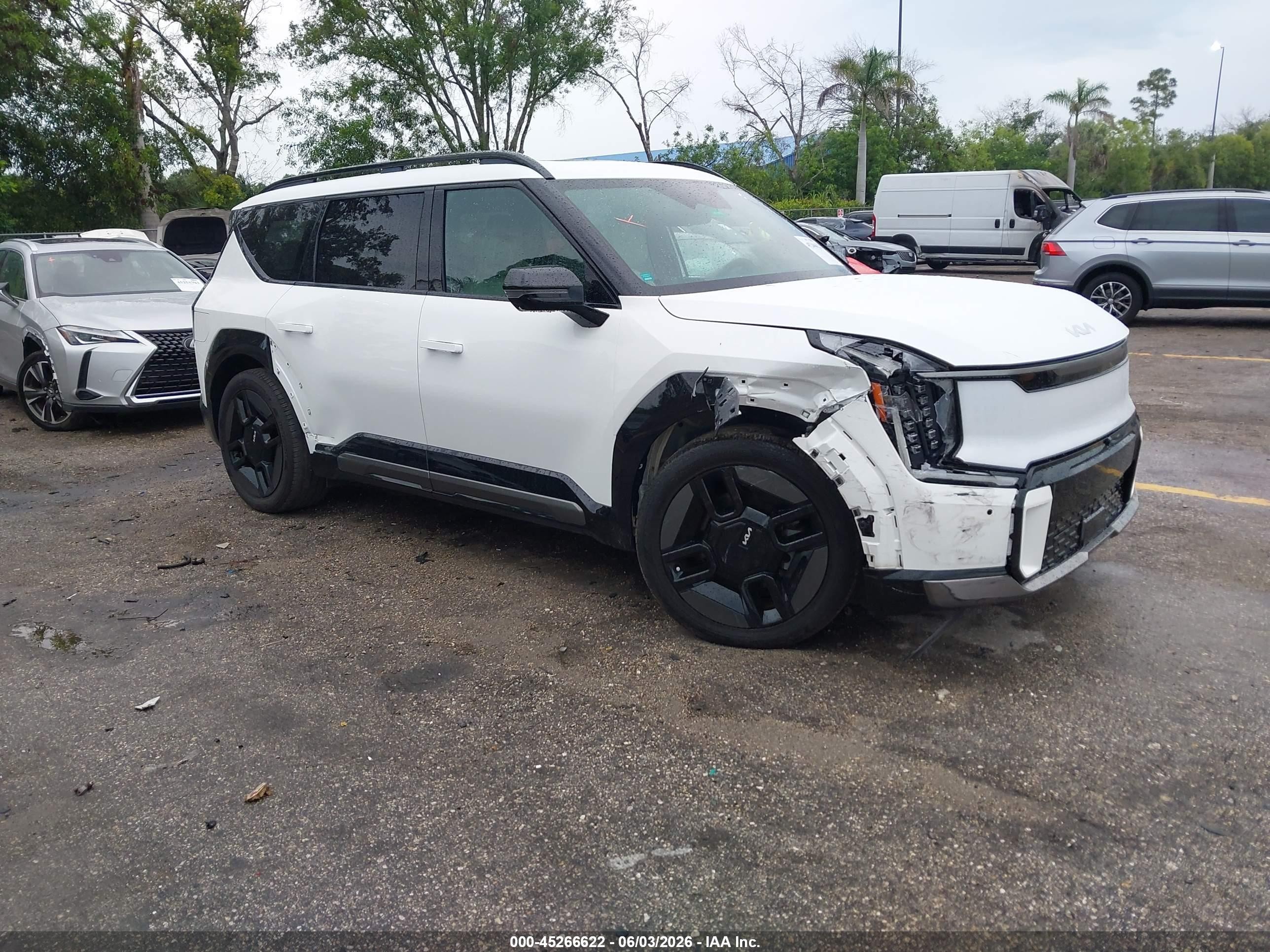 2024 Kia EV9 GT-Line, VIN KNDAEFS57R6026123 — Front end