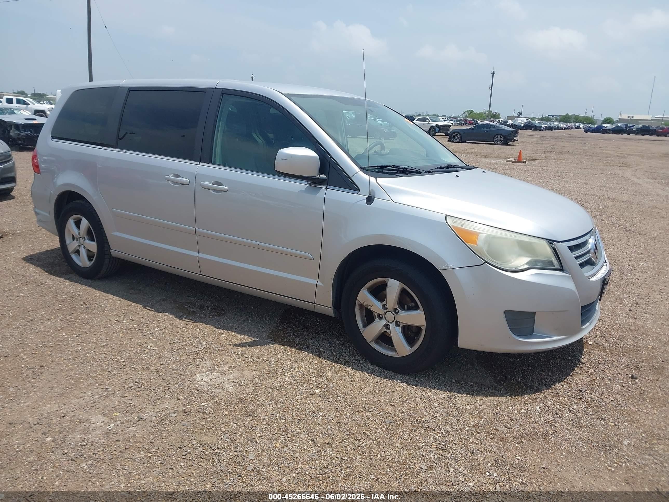 2010 Volkswagen Routan SE, VIN 2V4RW3D18AR324756 — Mechanical