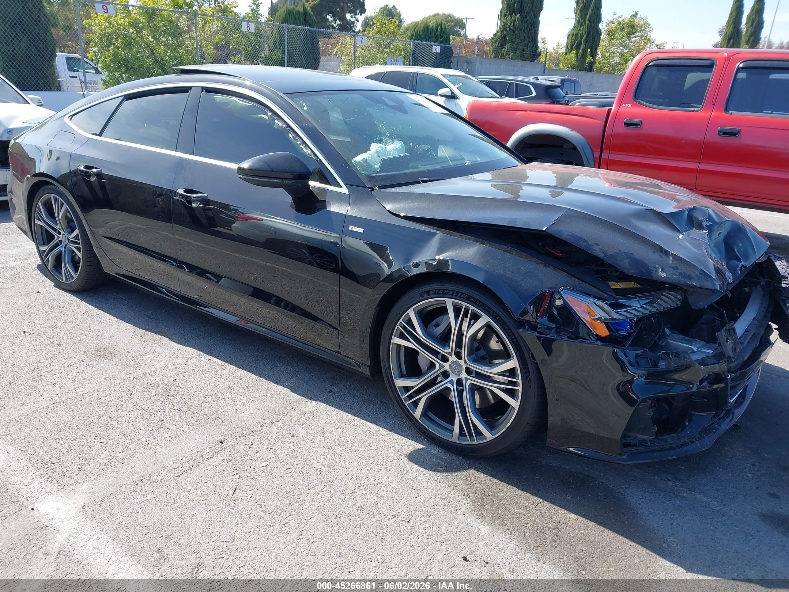 2019 Audi A7 Prestige, VIN WAUV2AF20KN026745 — Front end