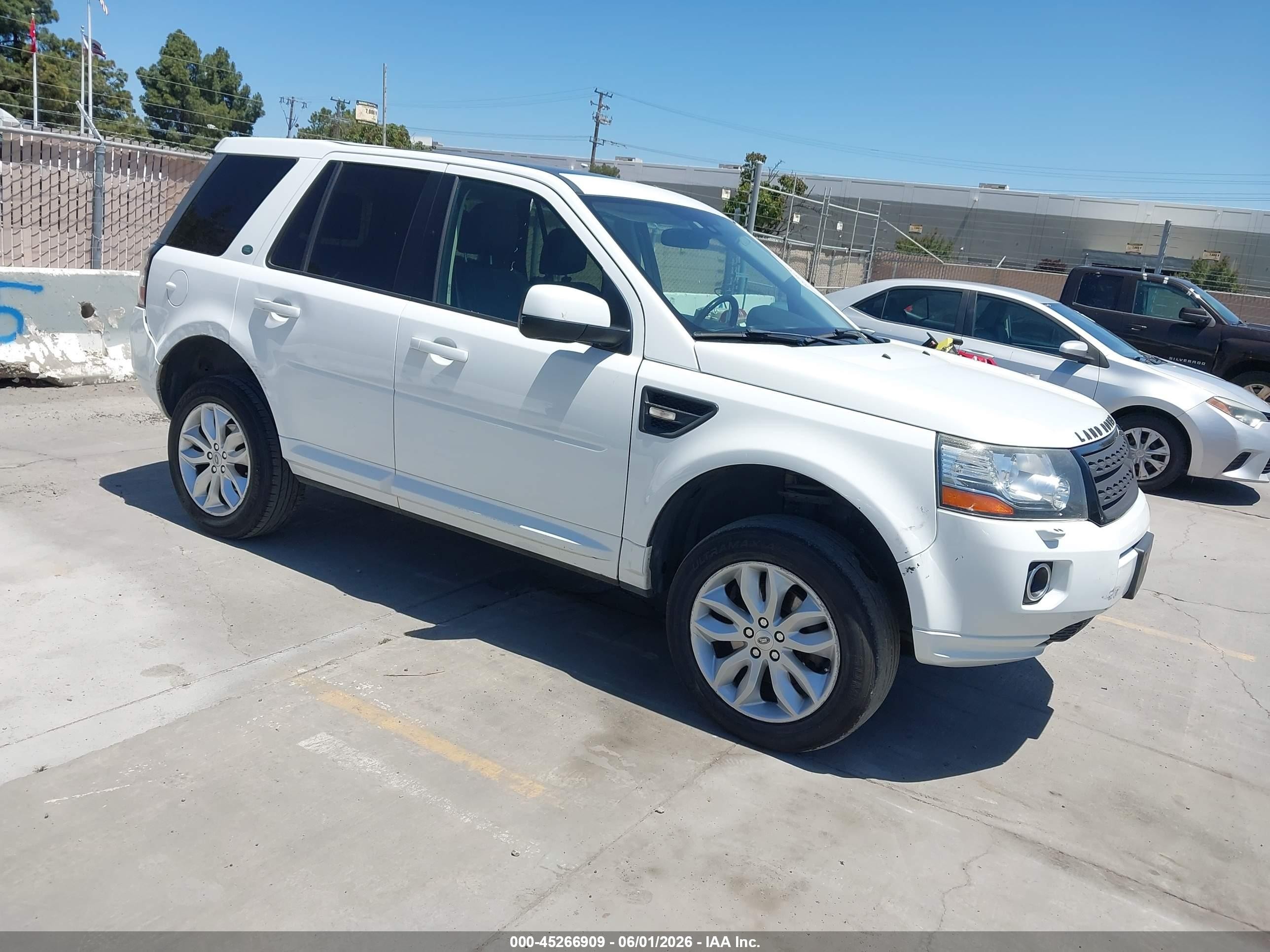 2013 Land Rover LR2, VIN SALFR2BG0DH337189 — Rear end