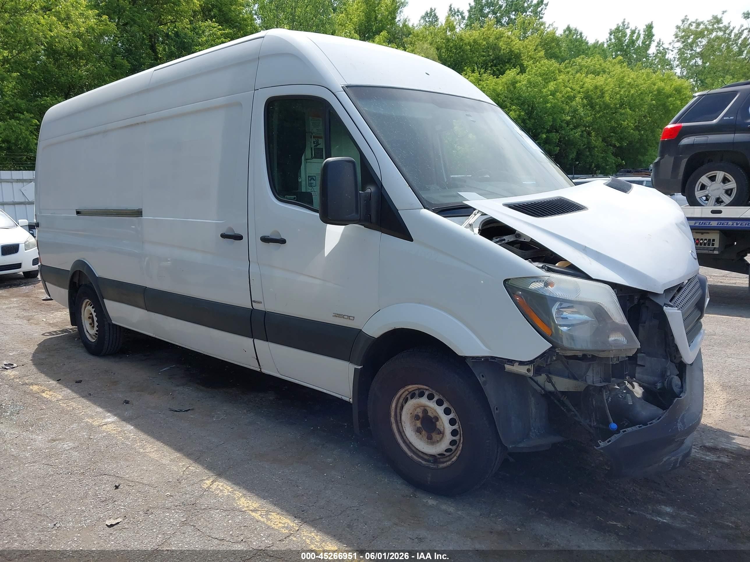 2014 Mercedes-Benz Sprinter, VIN WD3PE8DE0E5901152 — Front end