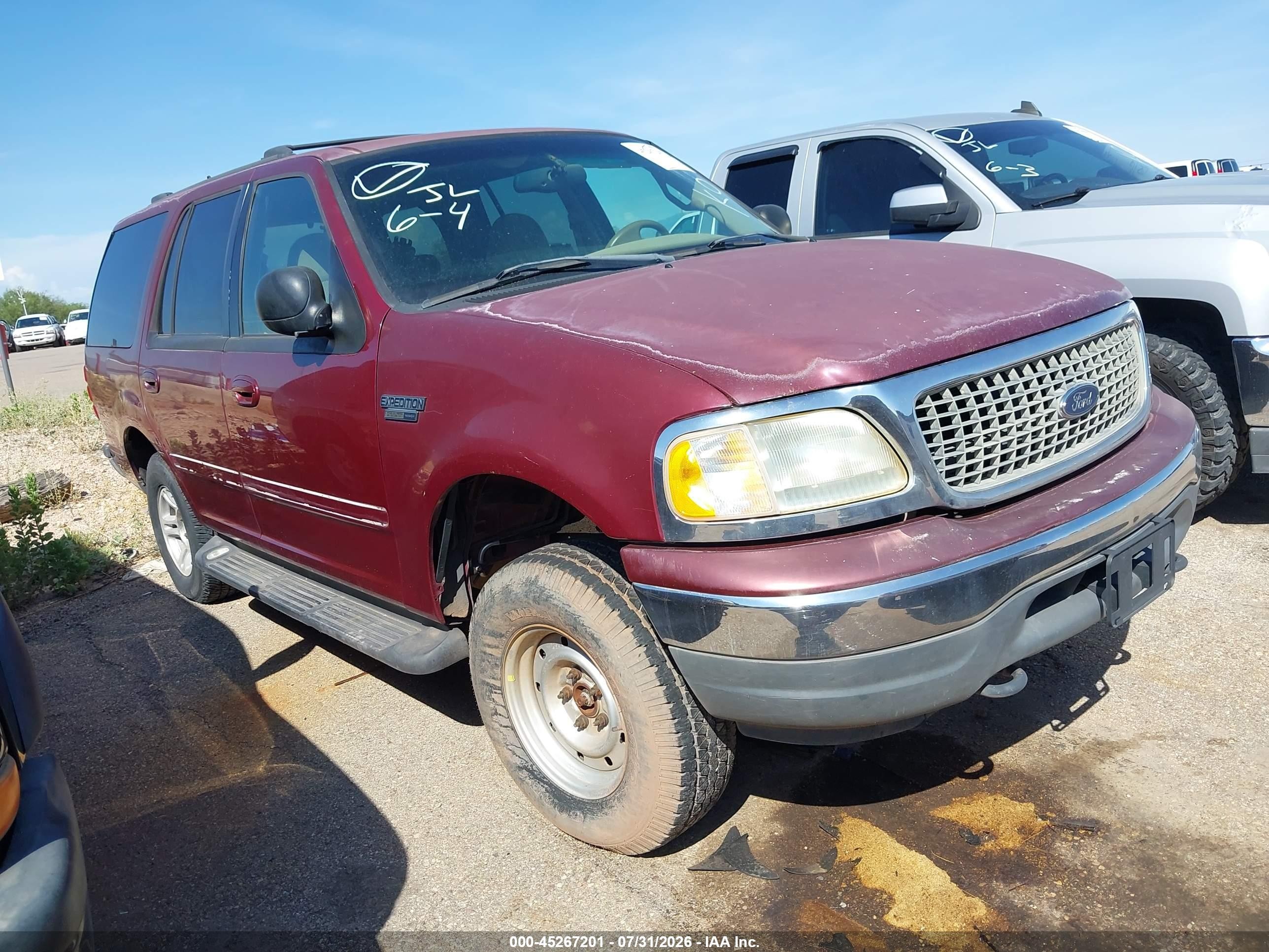 2001 Ford Expedition XLT, VIN 1FMPU16L81LB04788 — Rear end
