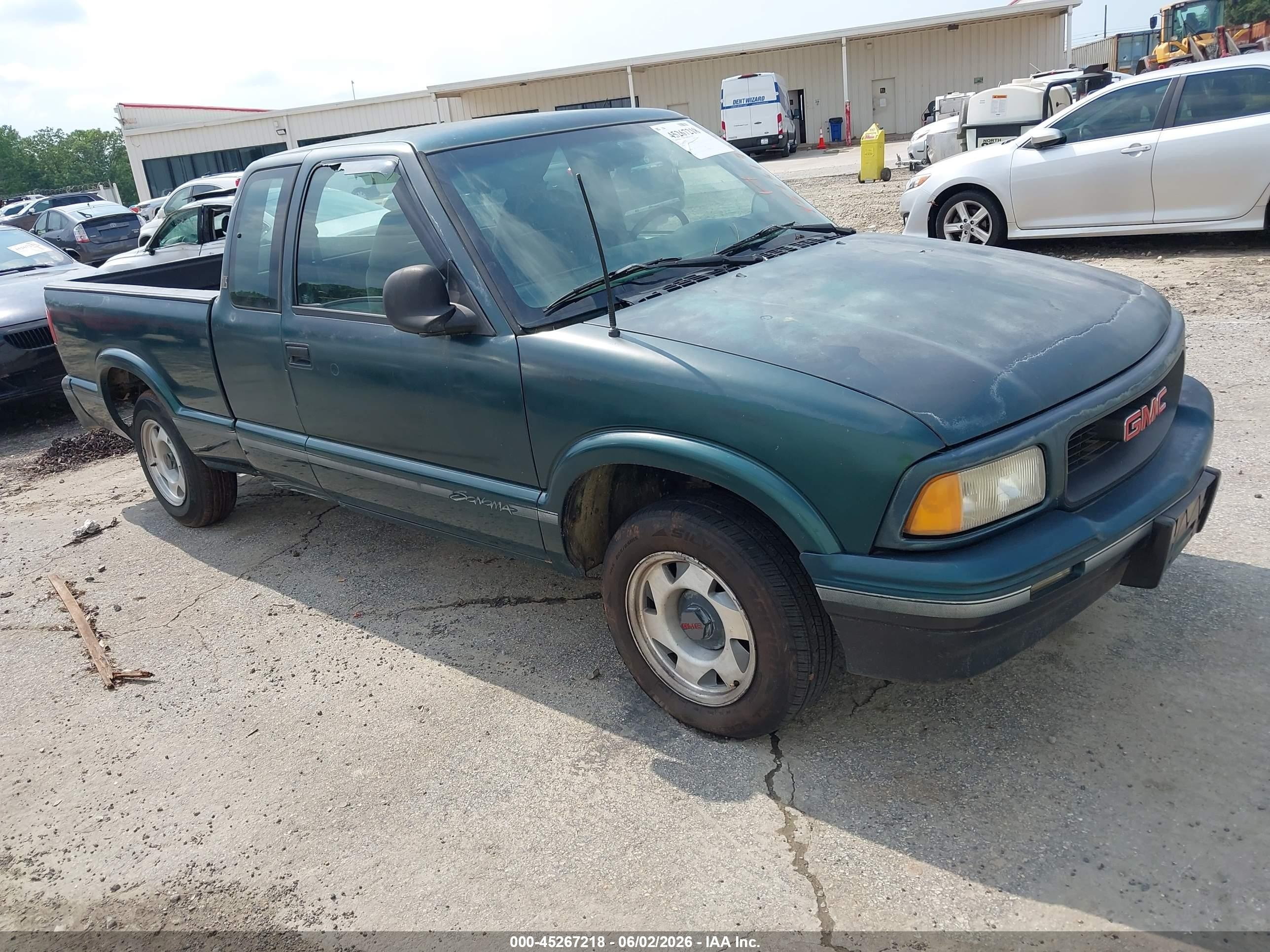 1996 GMC Sonoma SLS, VIN 1GTCS19X5T8504272 — Side