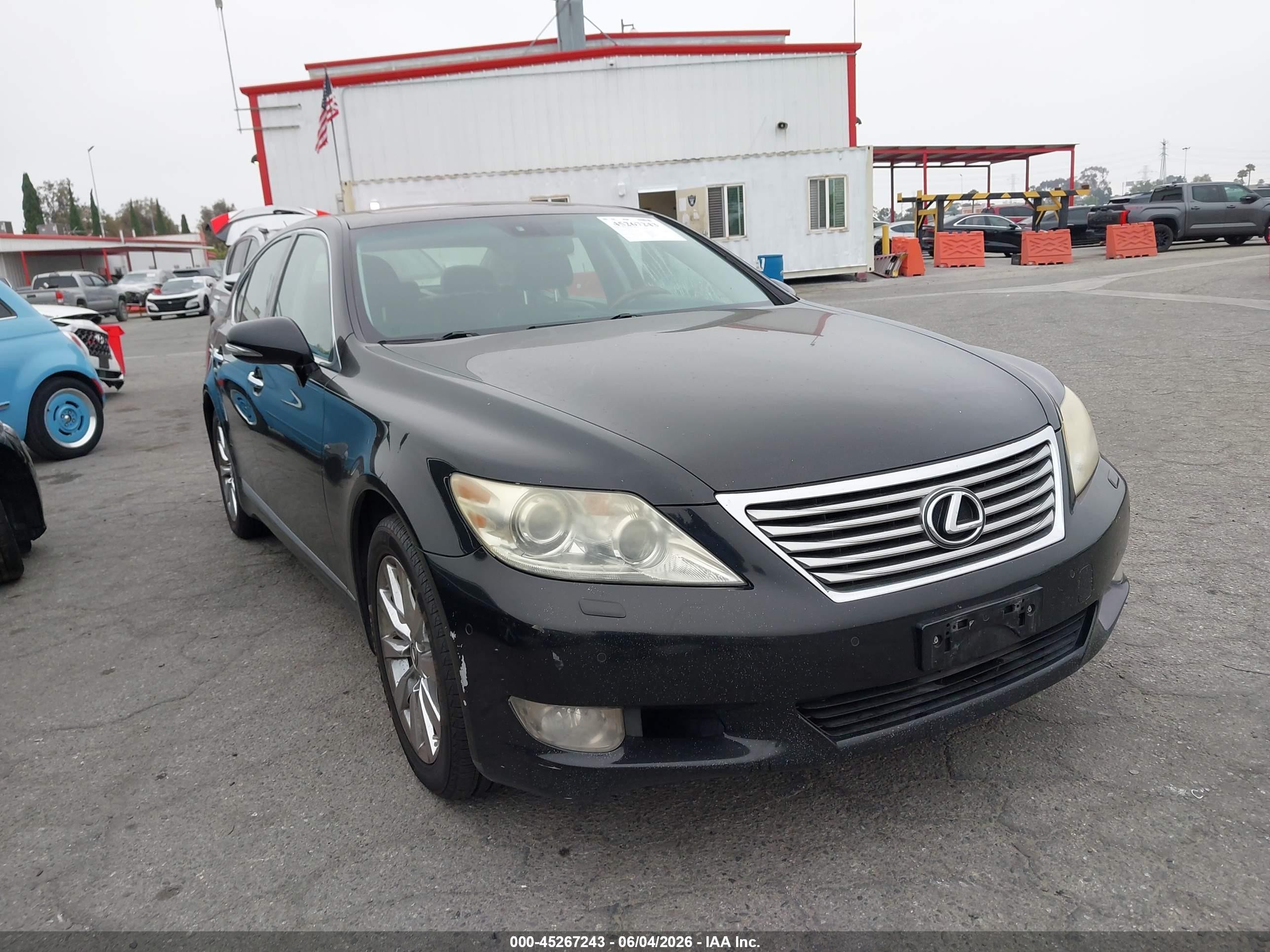 2012 Lexus LS 460, VIN JTHBL5EF4C5112817 — Side