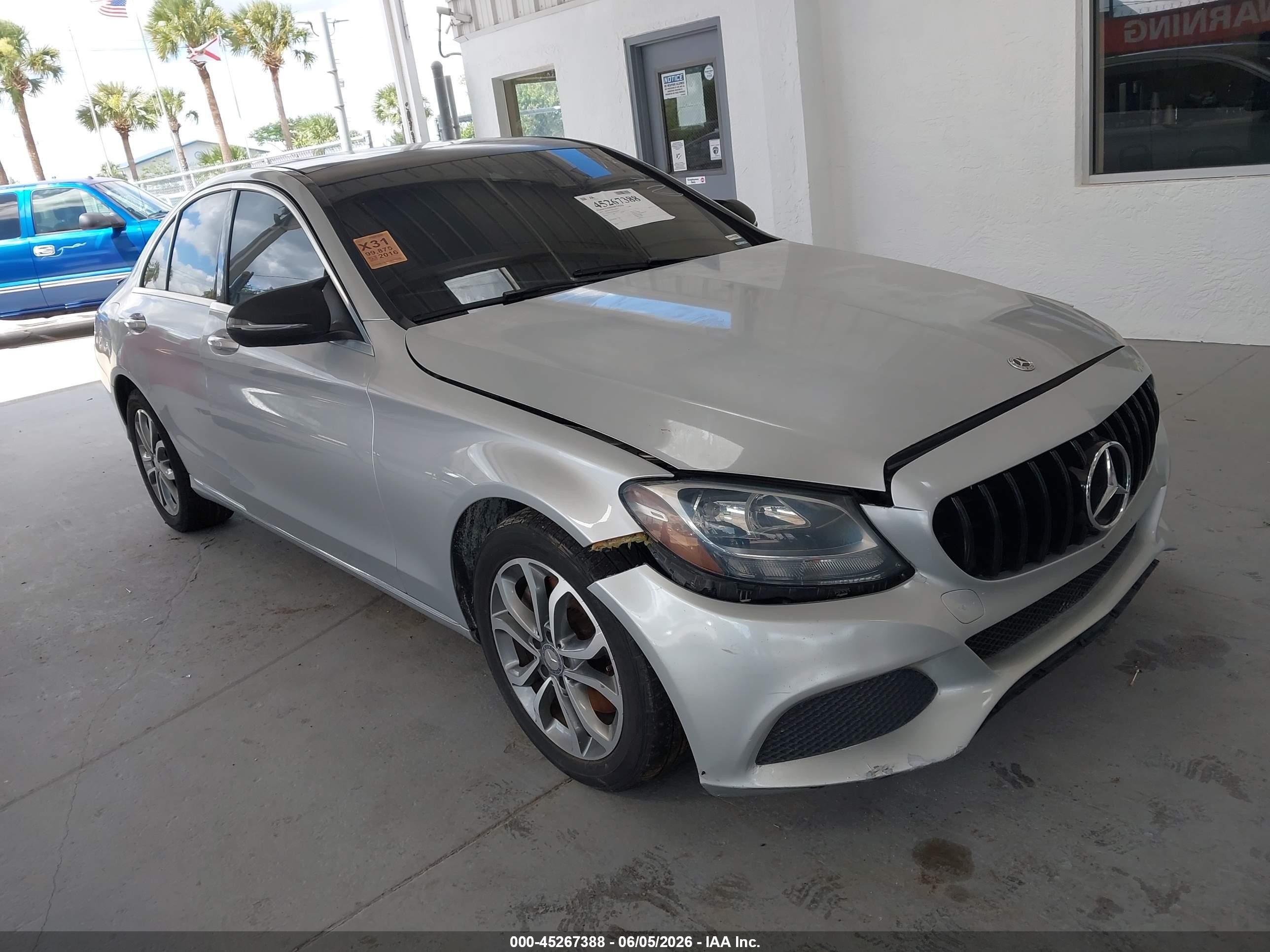 2016 Mercedes-Benz C 300, VIN WDDWF4KB3GR146404 — Зад