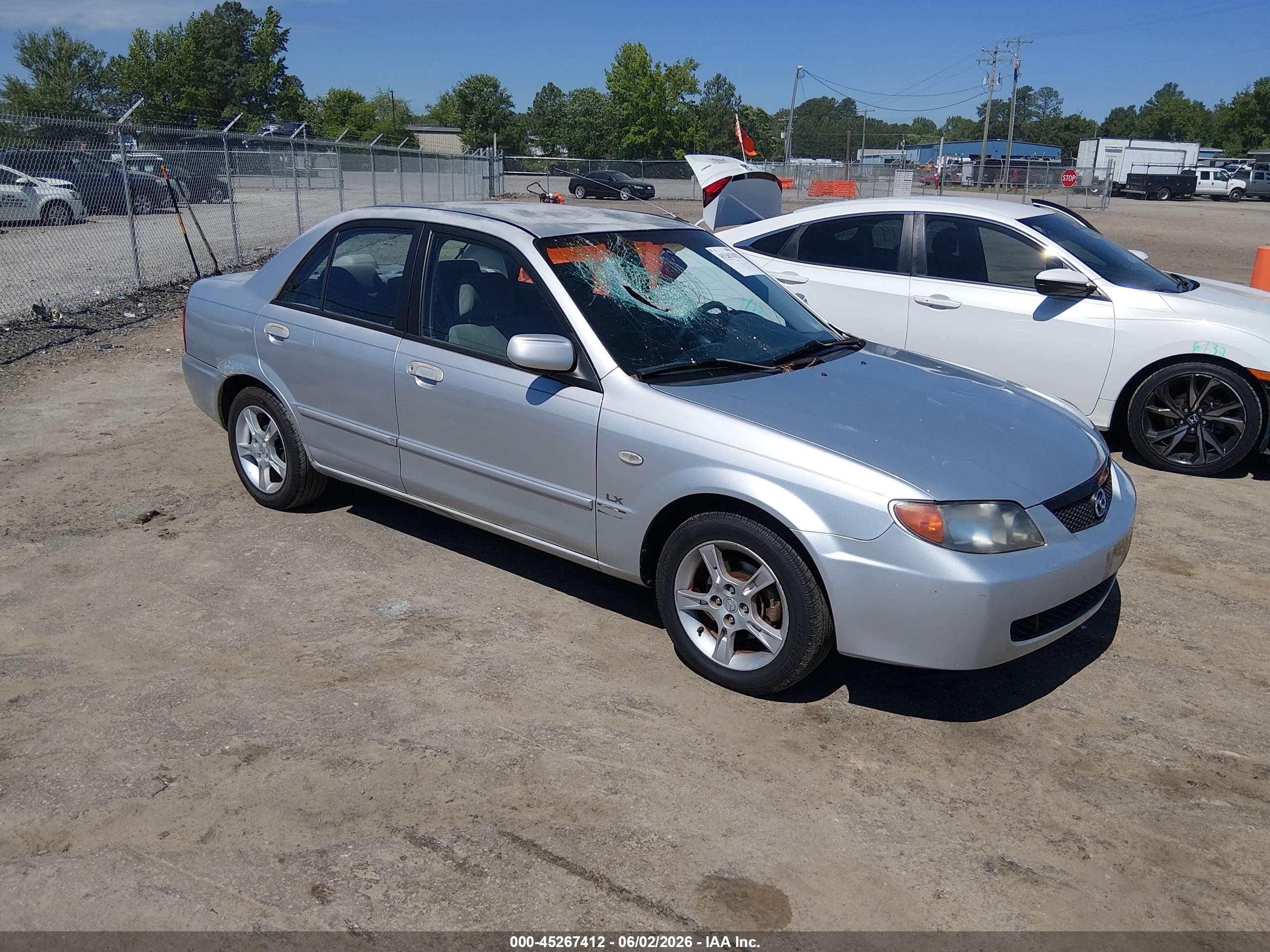 2003 Mazda Protege DX, VIN JM1BJ225030107158 — Перед