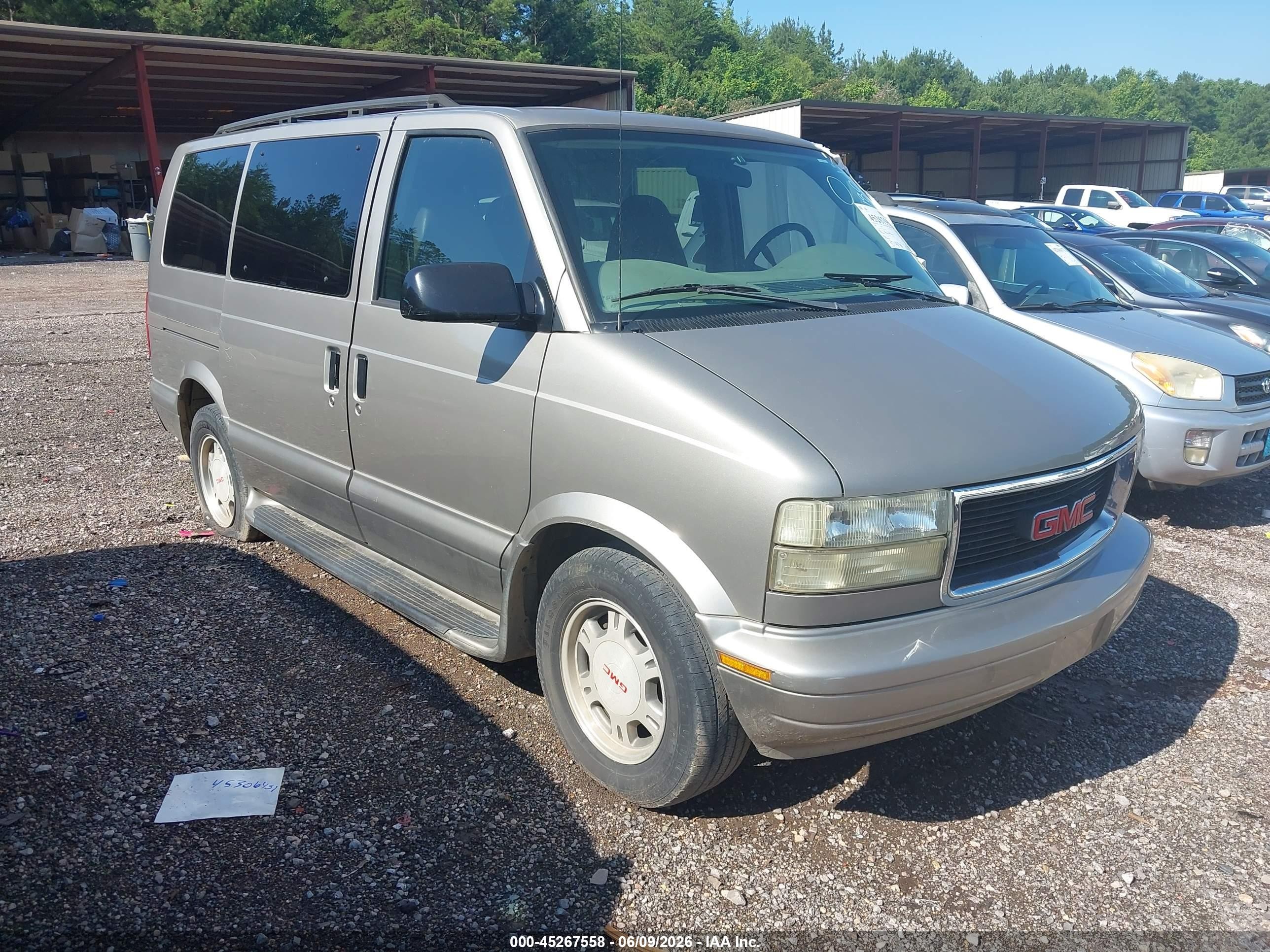 2005 GMC Safari, VIN 1GKDM19XX5B504180 — Normal wear